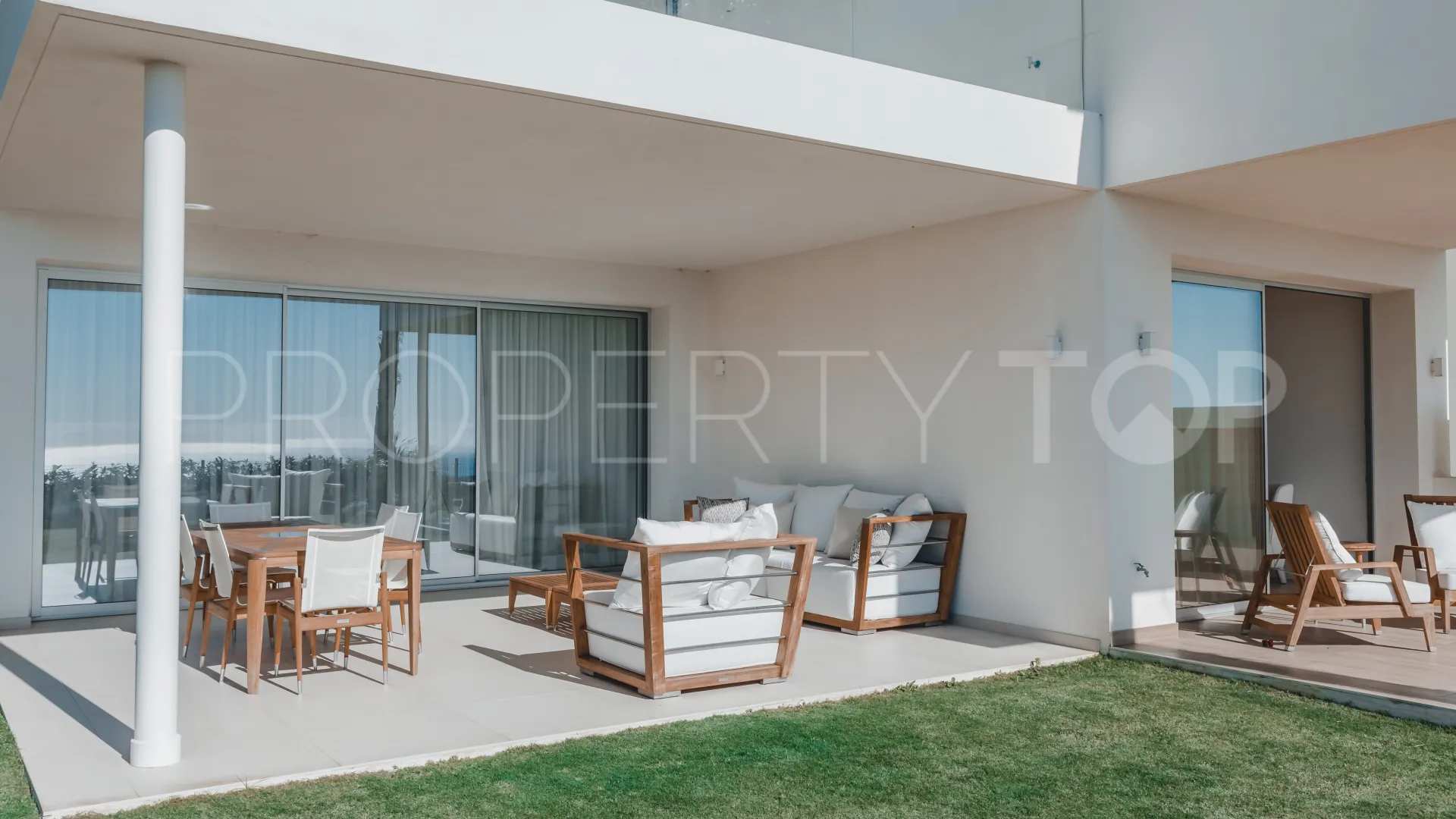Se vende apartamento planta baja en Benahavis