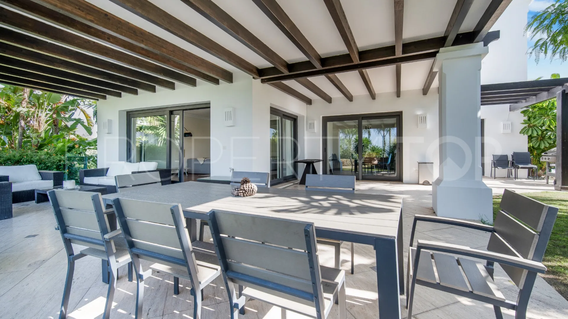 Buy villa with 5 bedrooms in Lomas de Magna Marbella