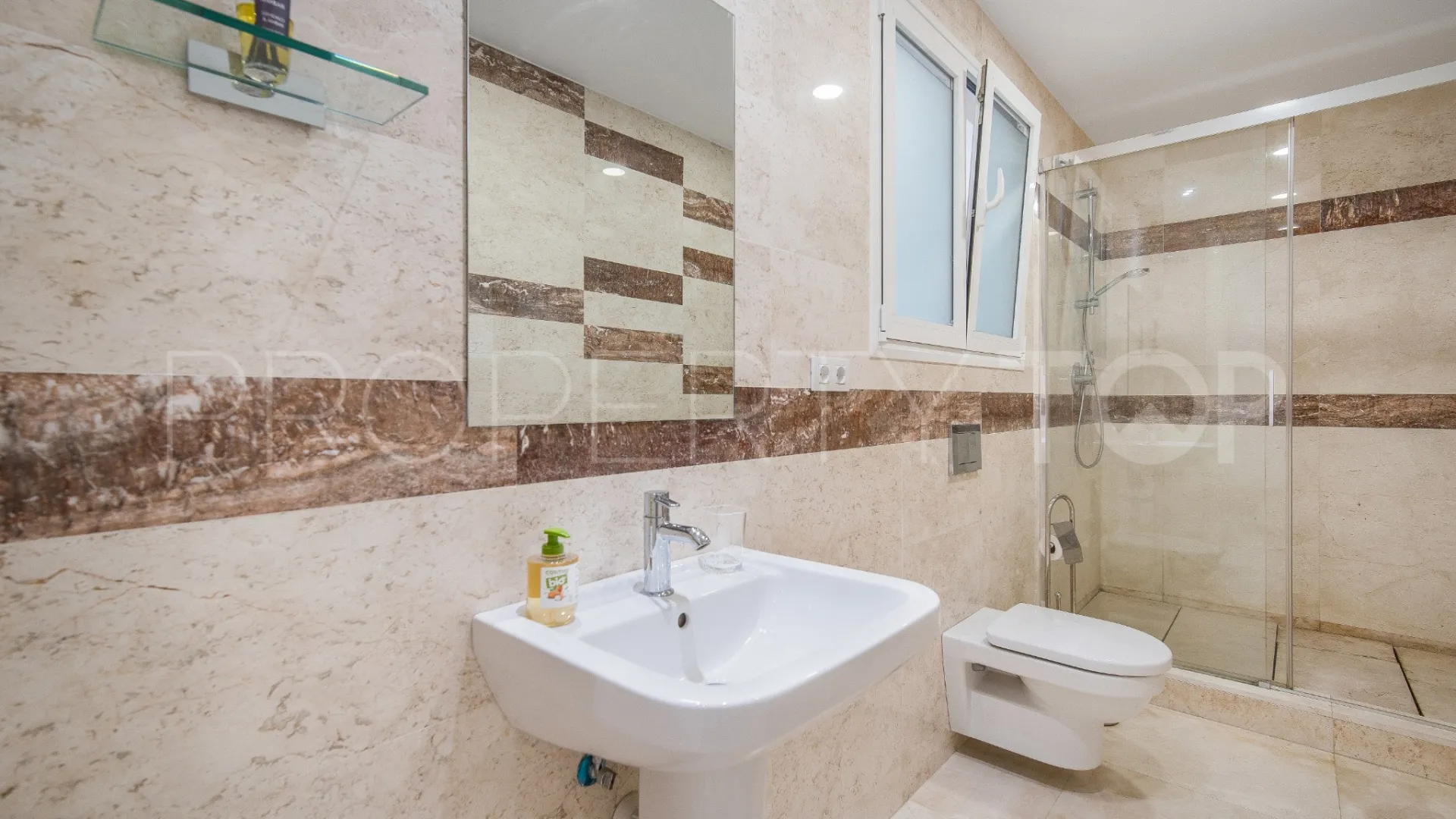 Buy villa with 5 bedrooms in Lomas de Magna Marbella