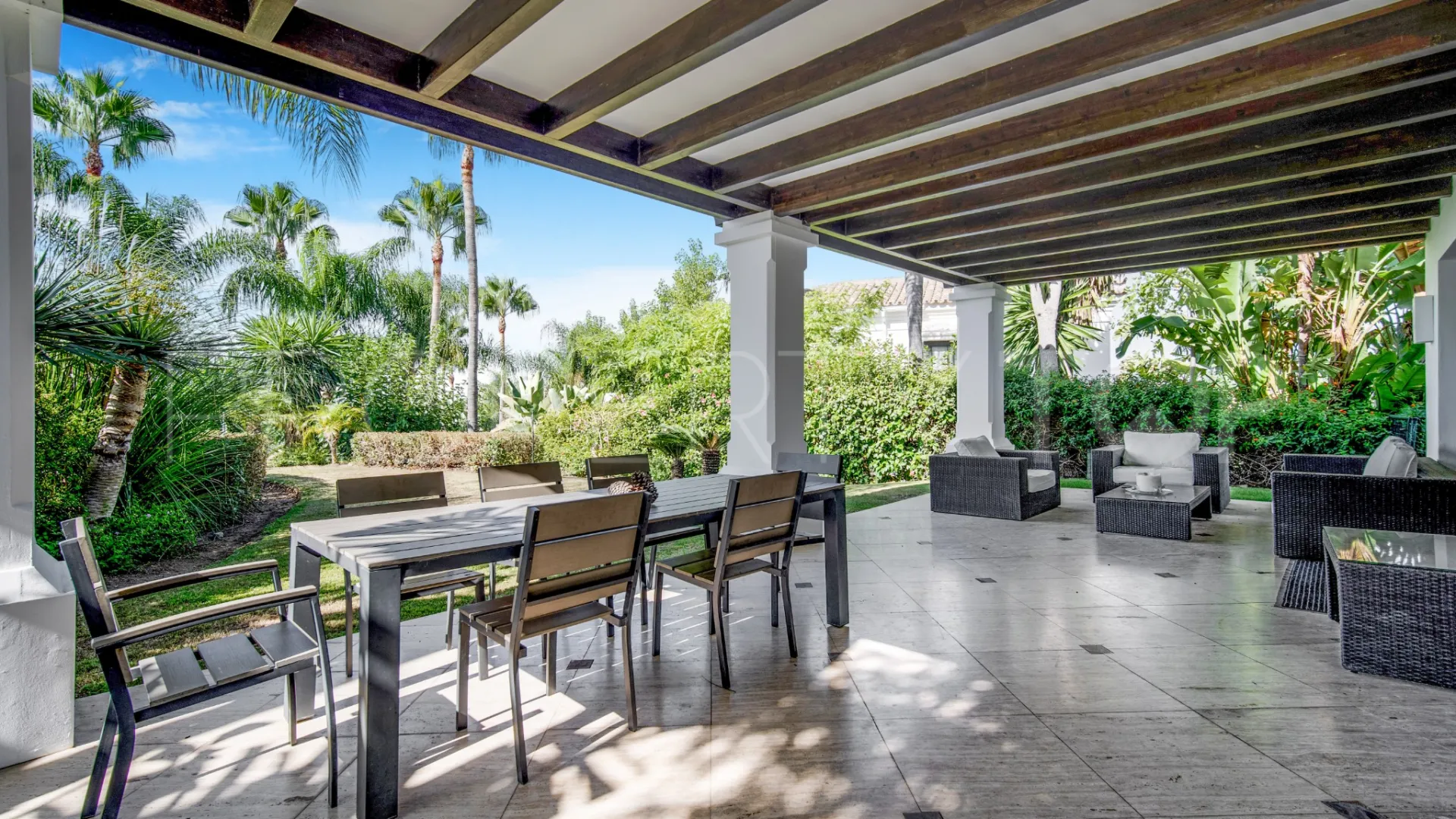 Buy villa with 5 bedrooms in Lomas de Magna Marbella