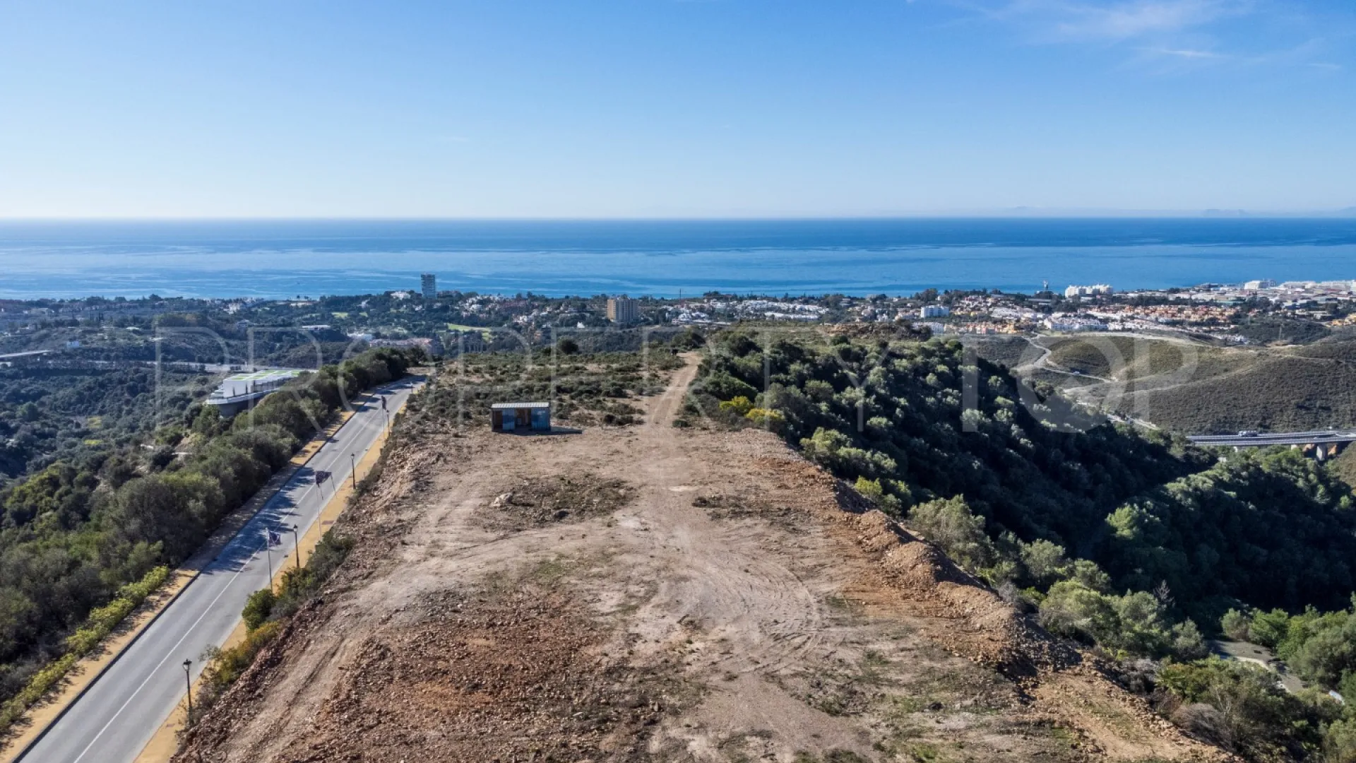 Comprar villa en Los Altos de los Monteros con 4 dormitorios