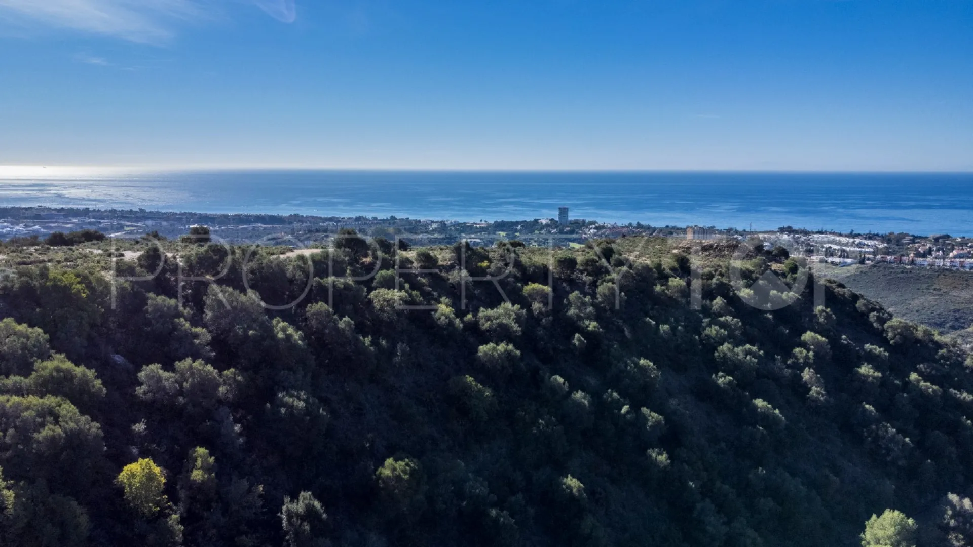 Comprar villa en Los Altos de los Monteros con 4 dormitorios
