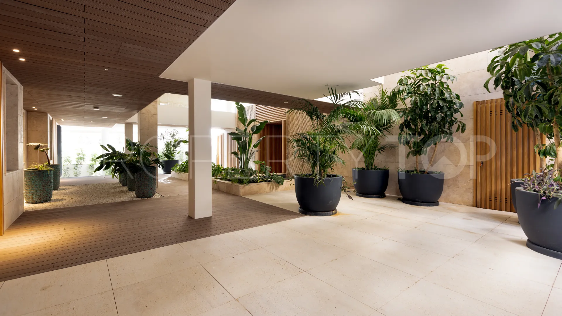 Buy apartment with 3 bedrooms in Estepona