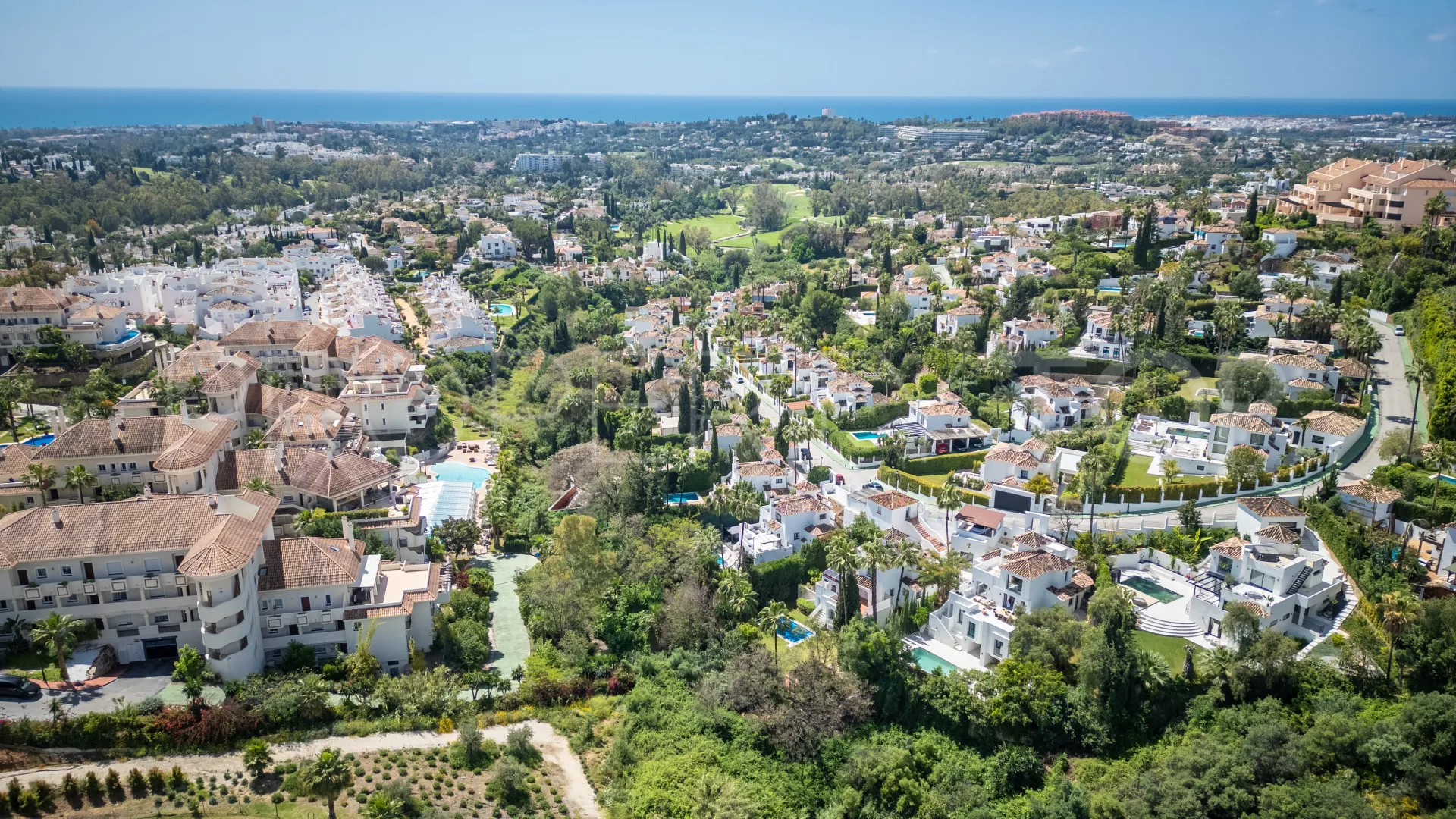 Se vende villa con 5 dormitorios en Nueva Andalucia