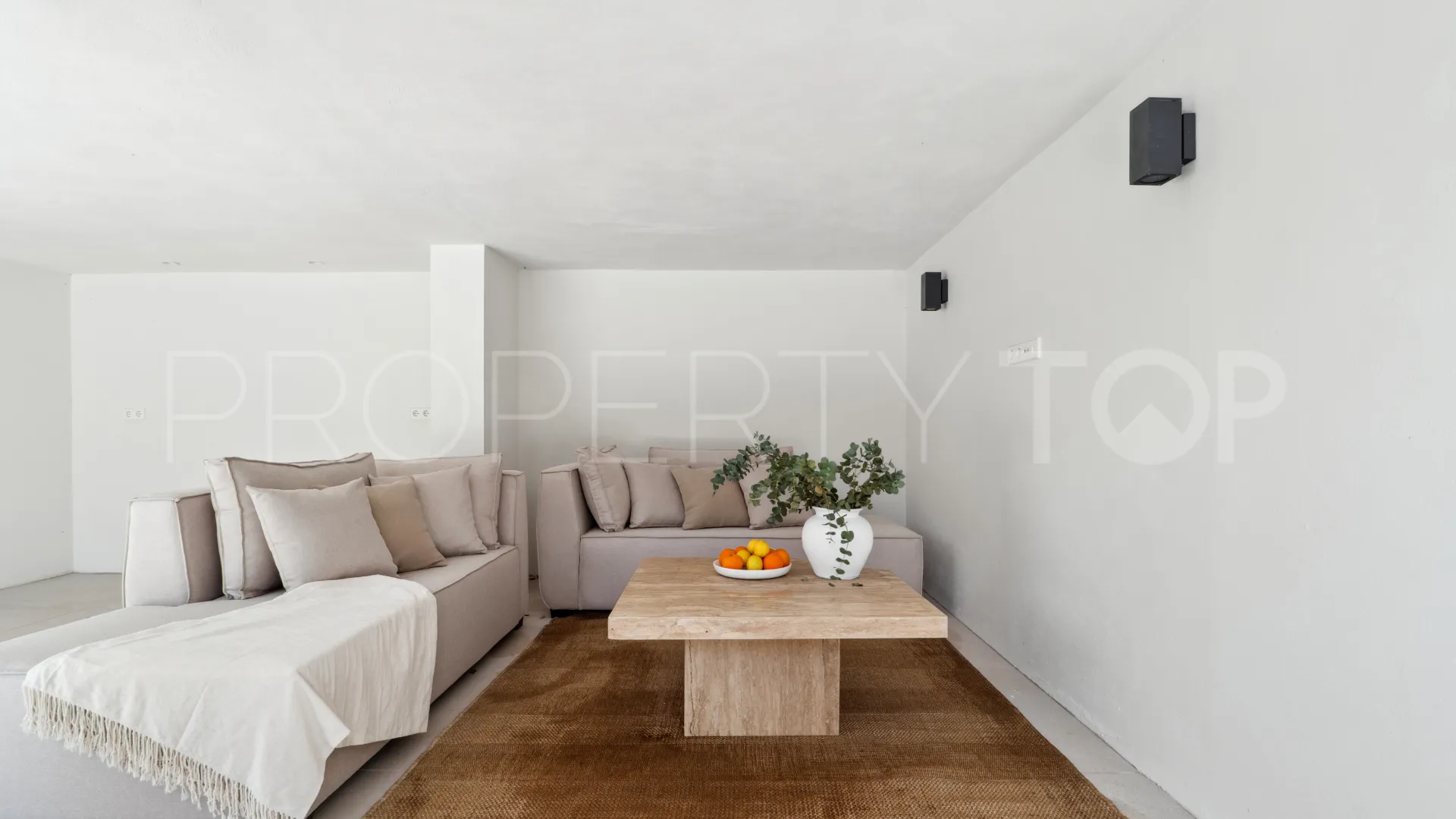 Se vende villa con 5 dormitorios en Nueva Andalucia