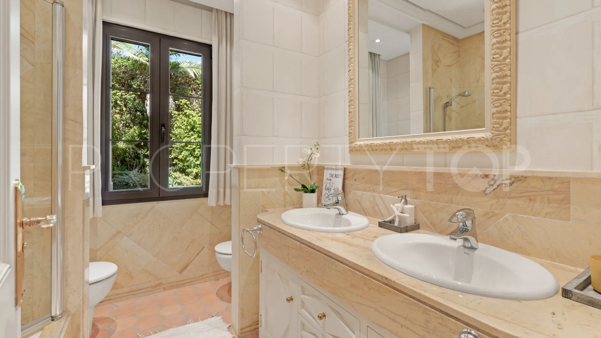 Villa en venta con 8 dormitorios en Guadalmina Baja