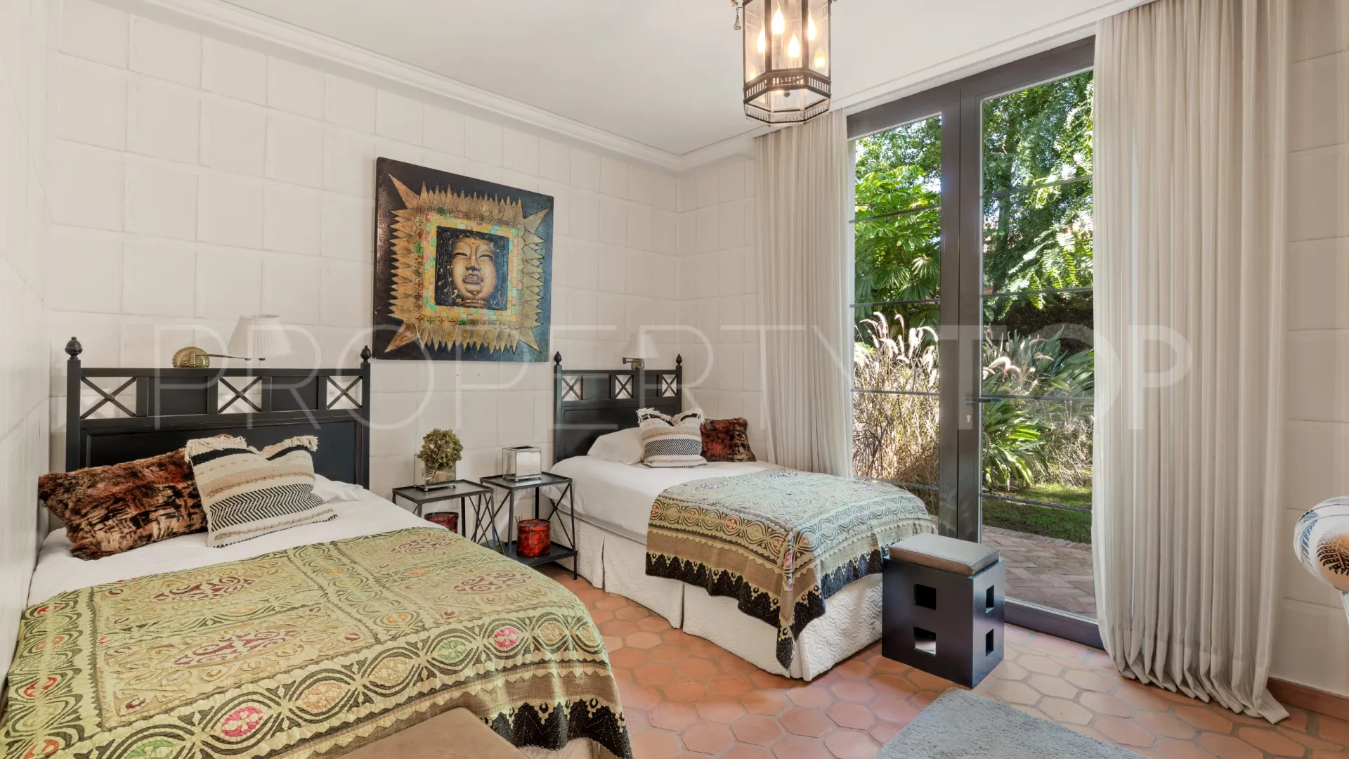 Villa en venta con 8 dormitorios en Guadalmina Baja