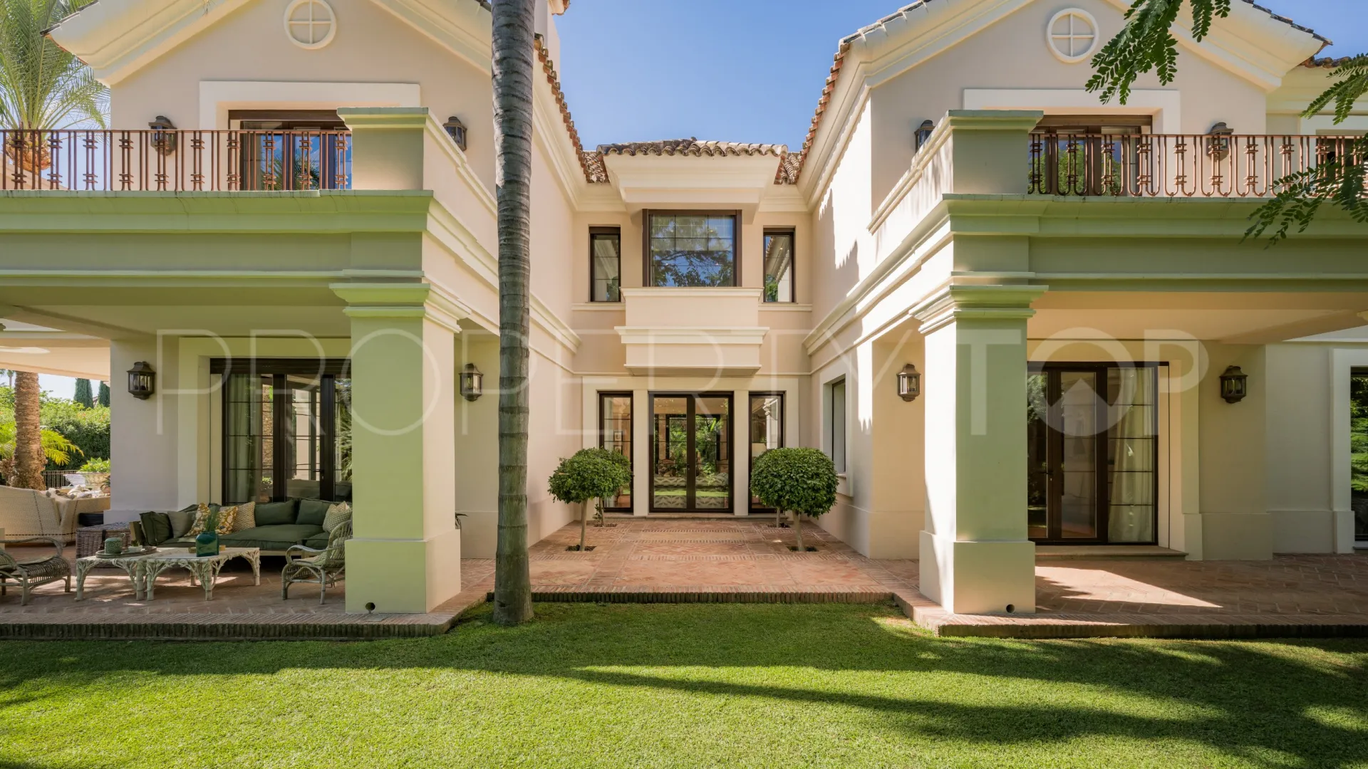 Villa en venta con 8 dormitorios en Guadalmina Baja