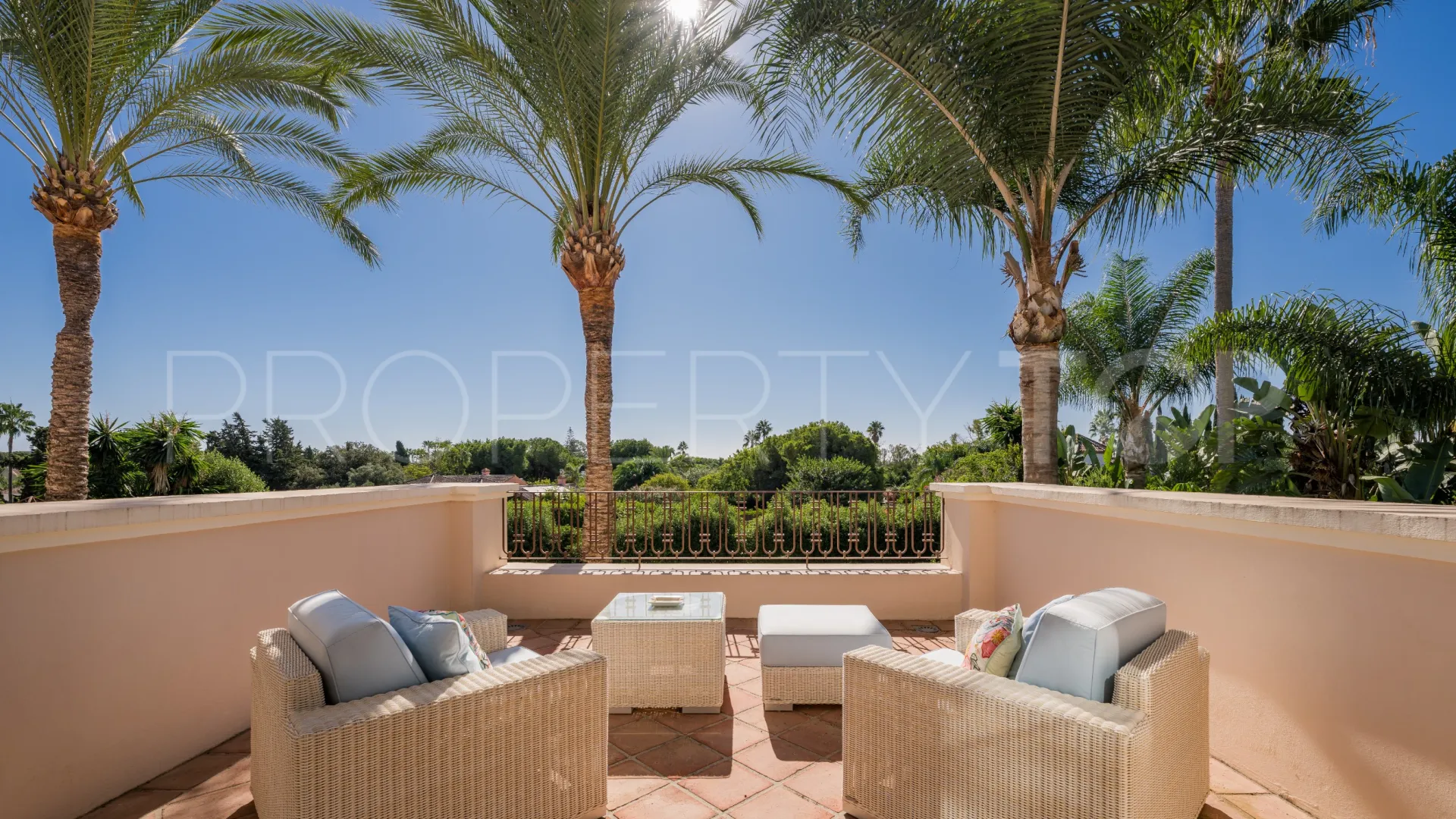 Villa en venta con 8 dormitorios en Guadalmina Baja