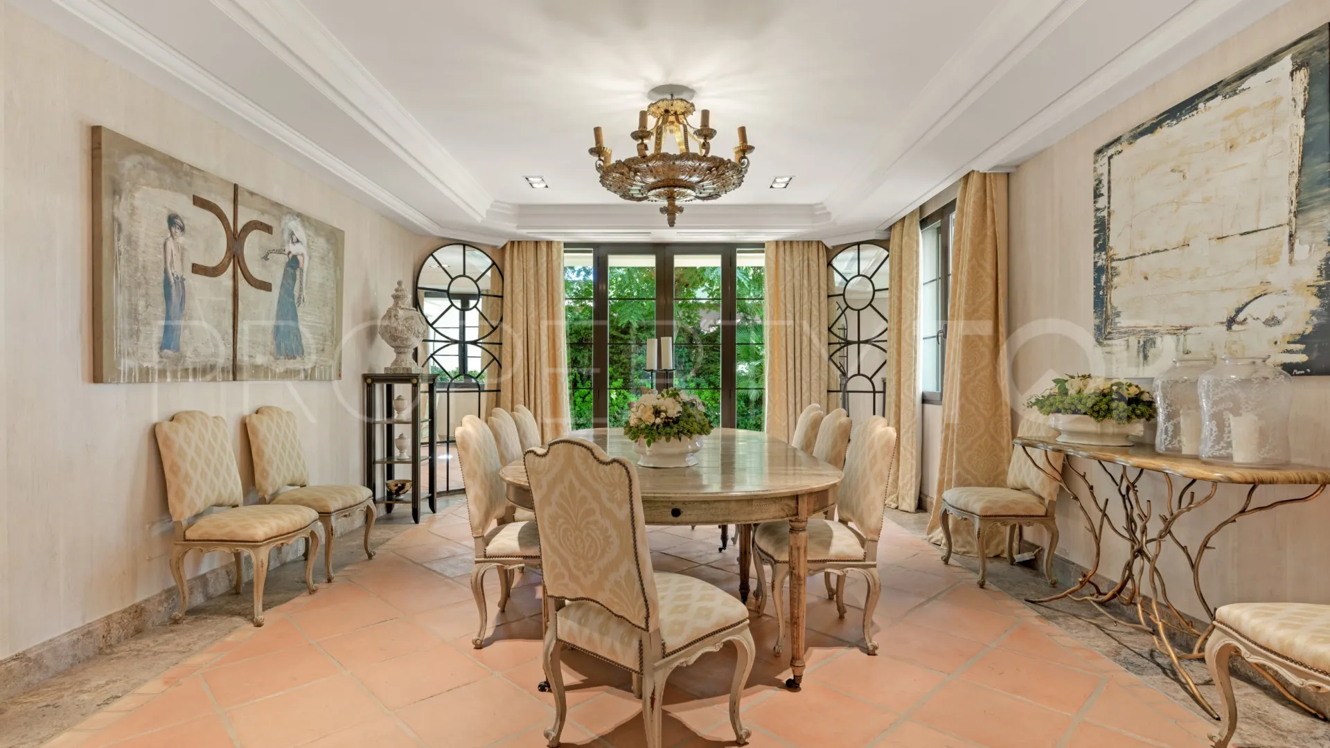 Villa en venta con 8 dormitorios en Guadalmina Baja