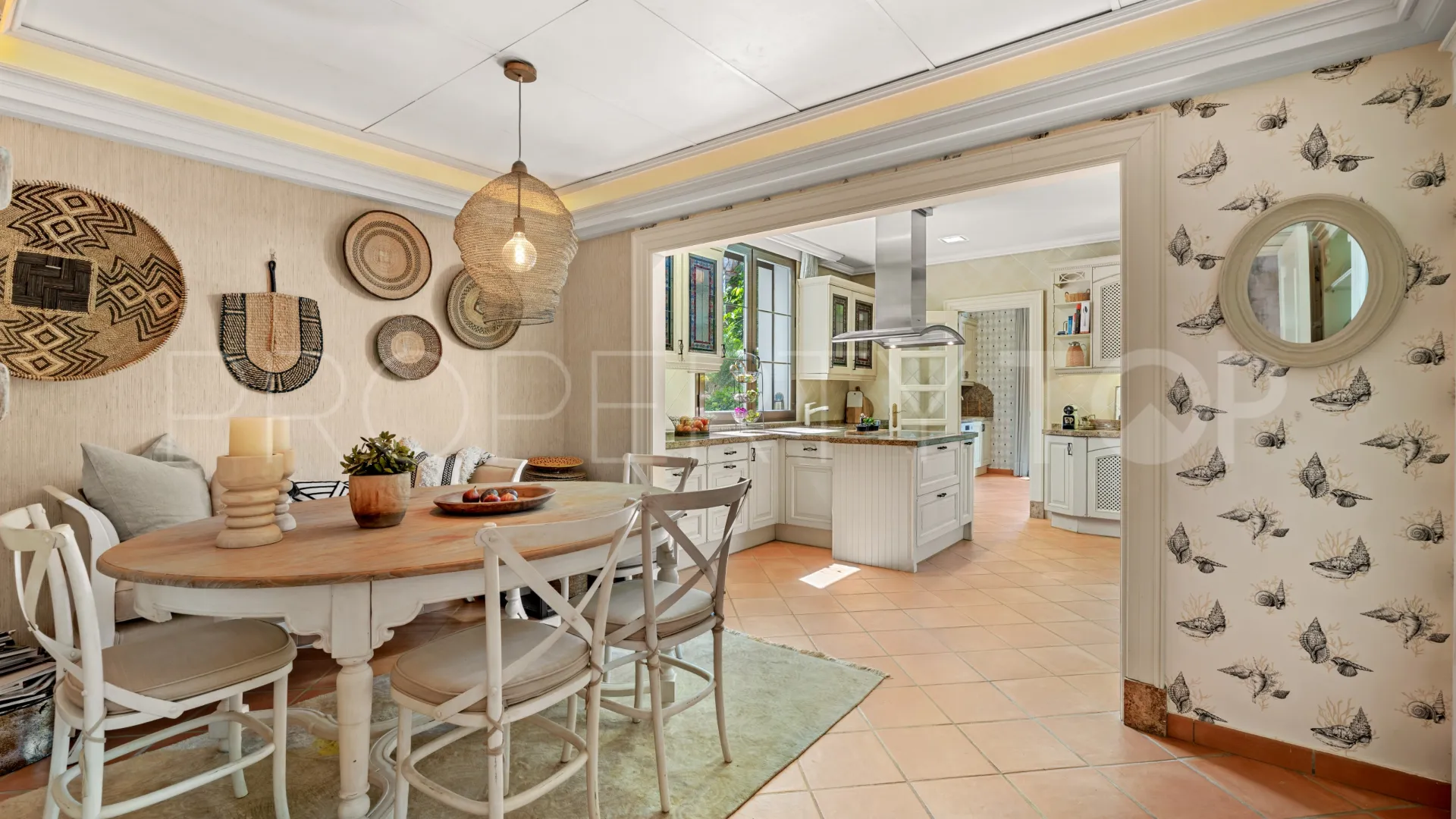 Villa en venta con 8 dormitorios en Guadalmina Baja