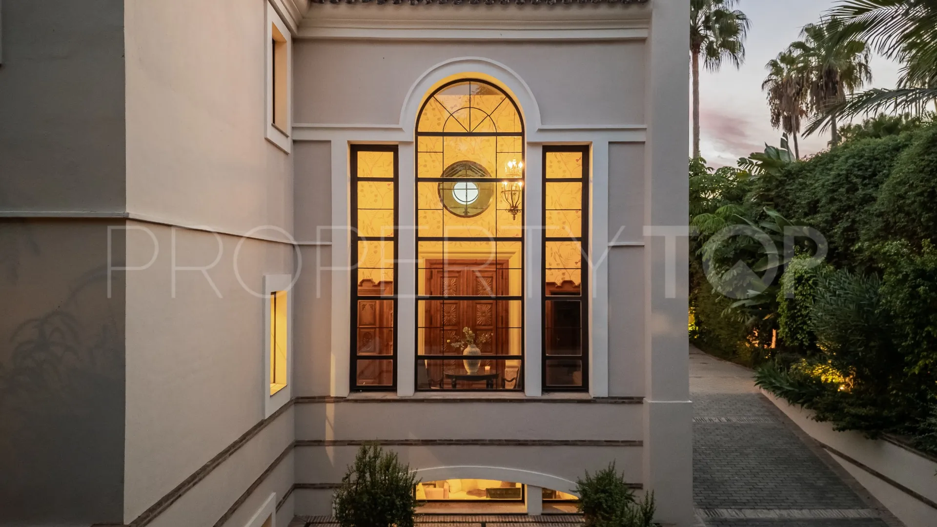 Villa en venta con 8 dormitorios en Guadalmina Baja