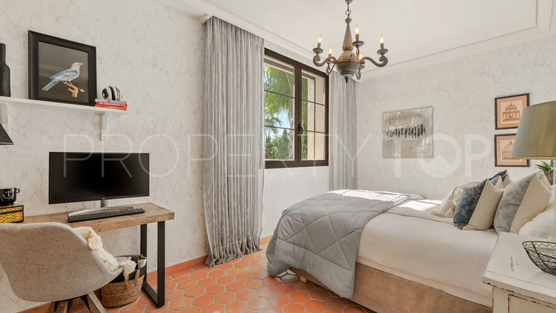 Villa en venta con 8 dormitorios en Guadalmina Baja