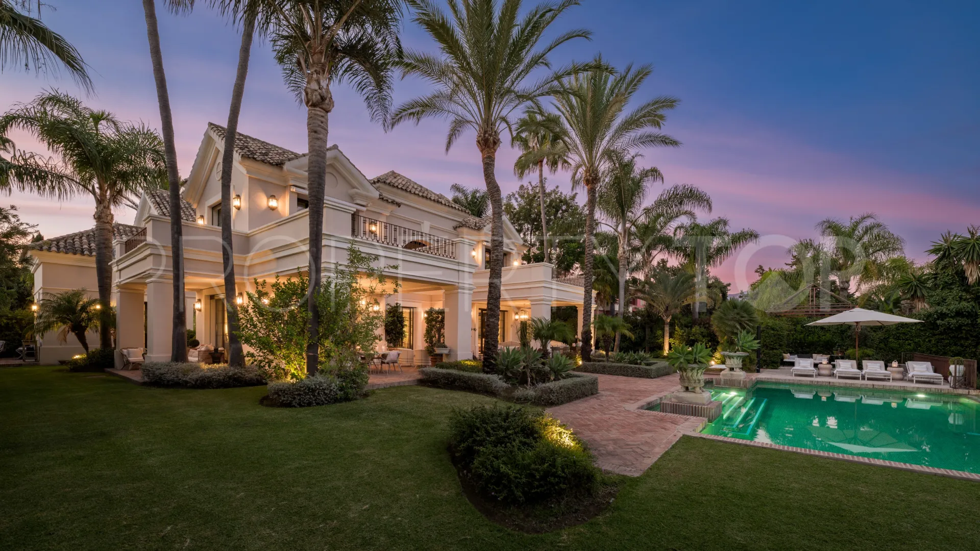 Villa en venta con 8 dormitorios en Guadalmina Baja
