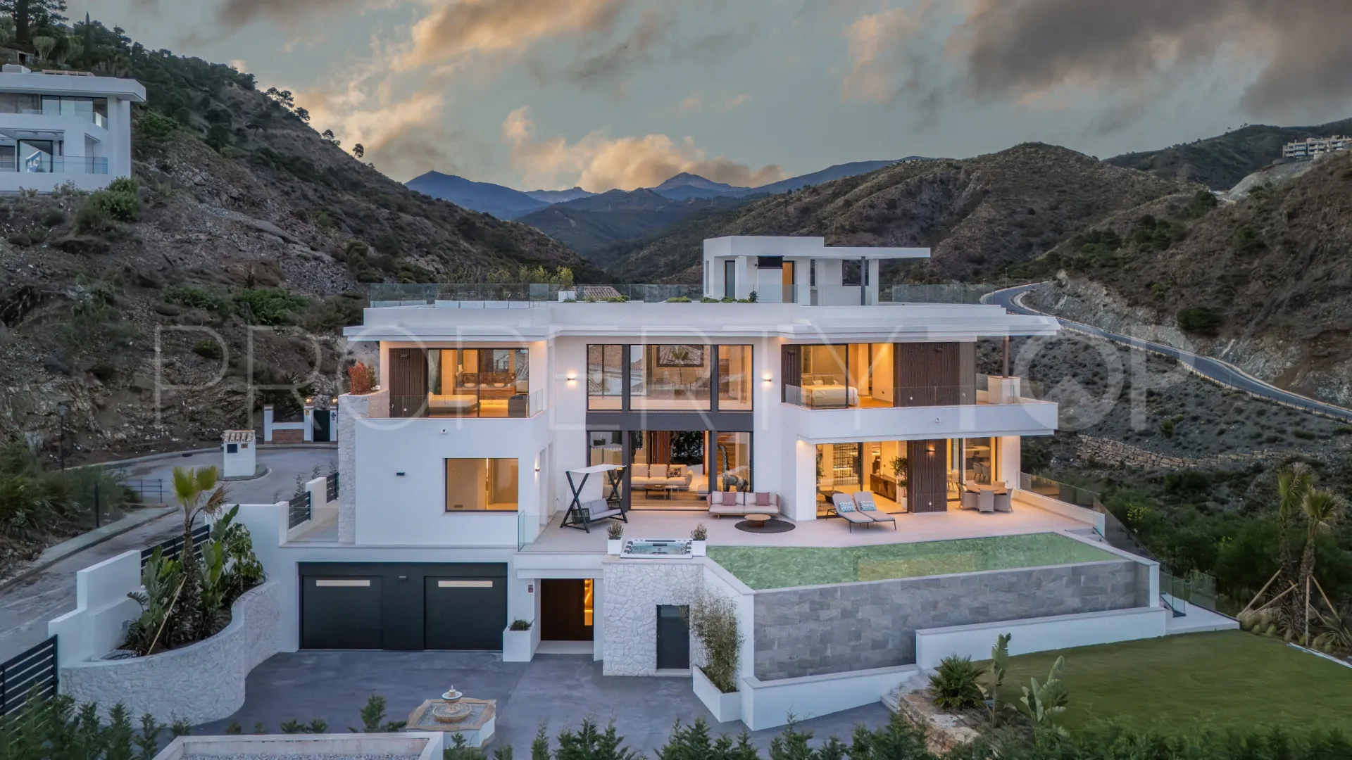 Villa en venta con 6 dormitorios en Lomas de La Quinta
