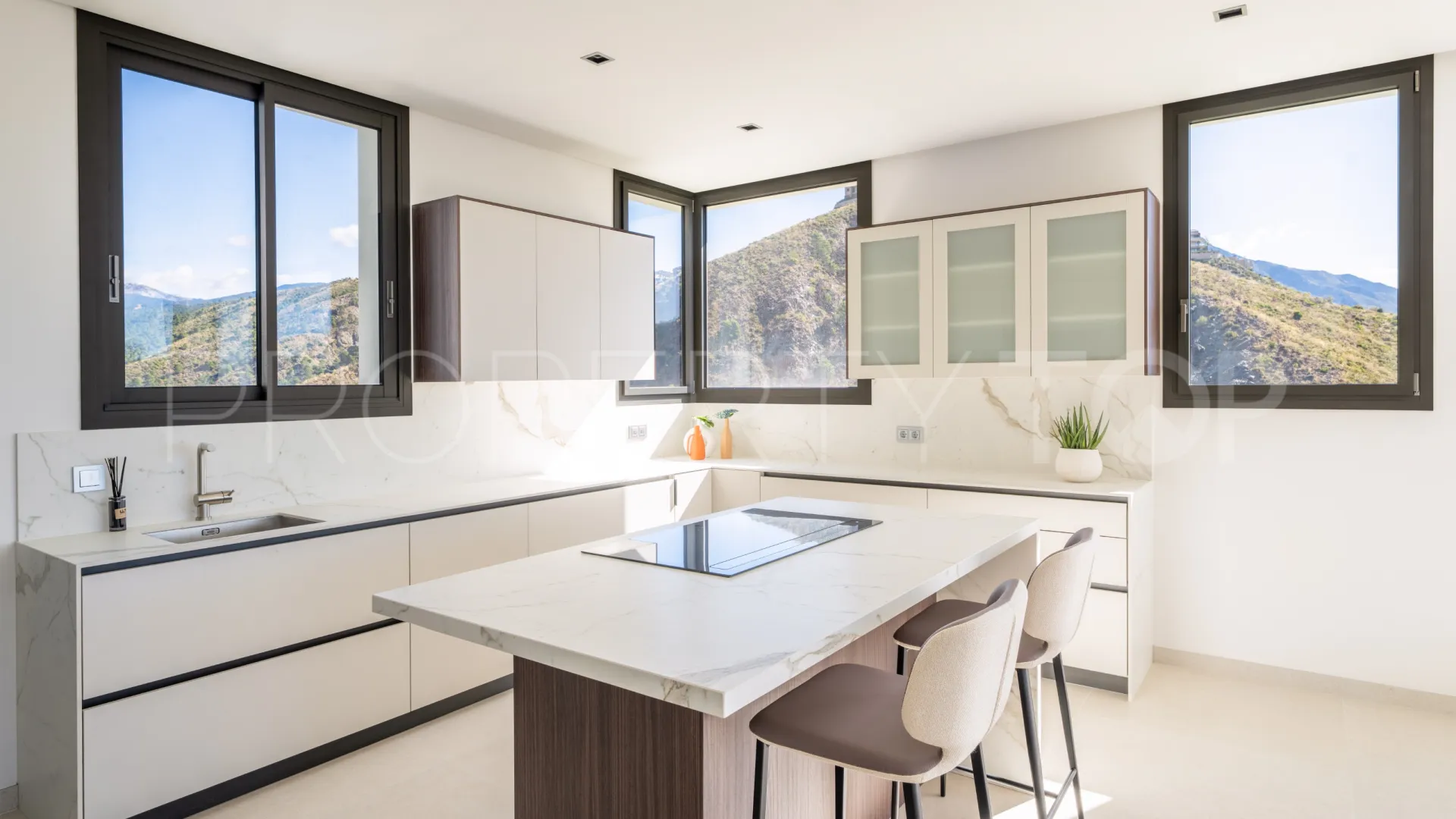 Villa en venta con 6 dormitorios en Lomas de La Quinta