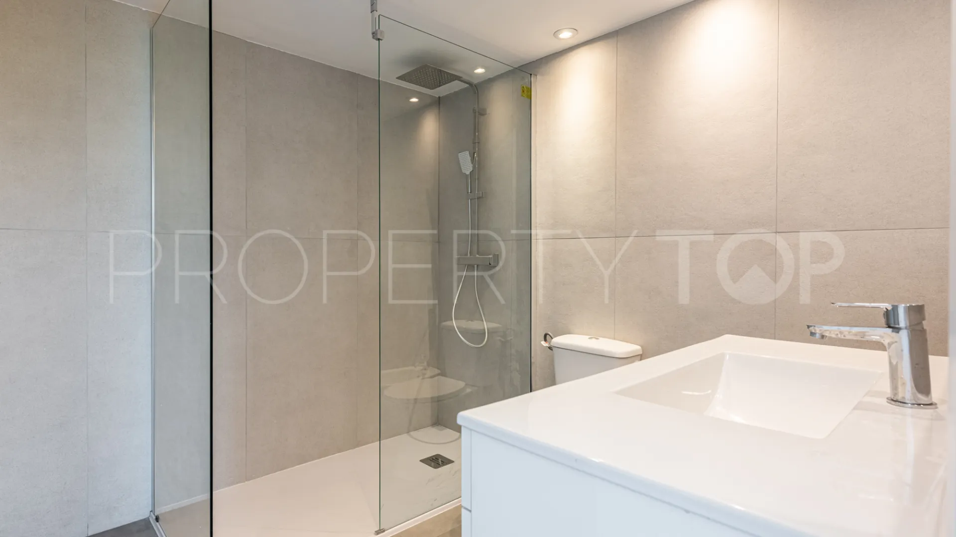 For sale Rio Real 2 bedrooms apartment
