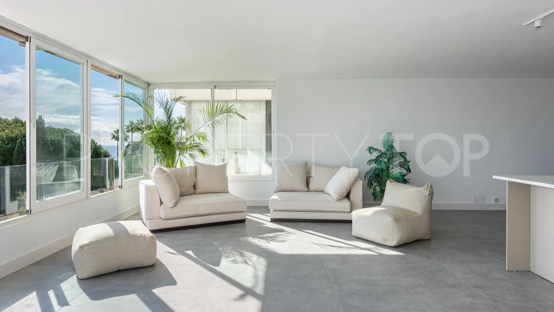For sale Rio Real 2 bedrooms apartment