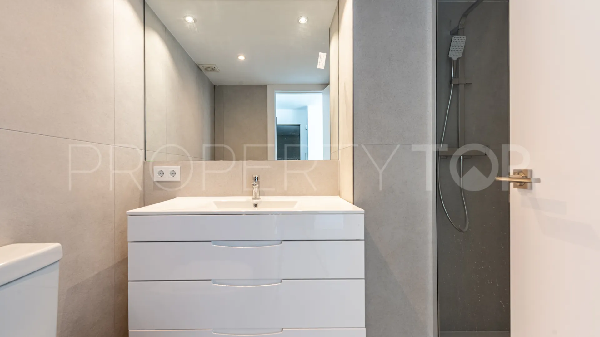 For sale Rio Real 2 bedrooms apartment