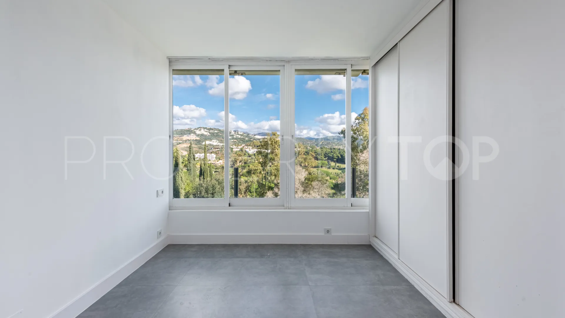 For sale Rio Real 2 bedrooms apartment