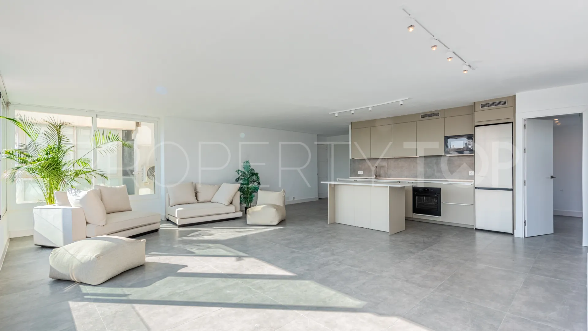 For sale Rio Real 2 bedrooms apartment