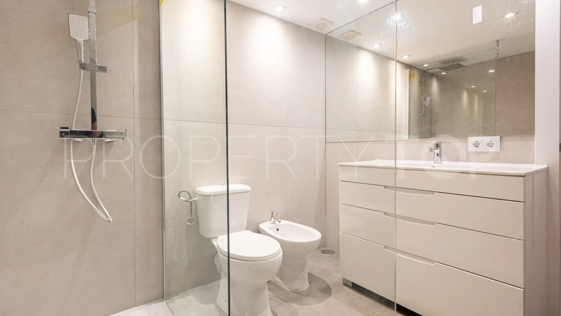 For sale Rio Real 2 bedrooms apartment