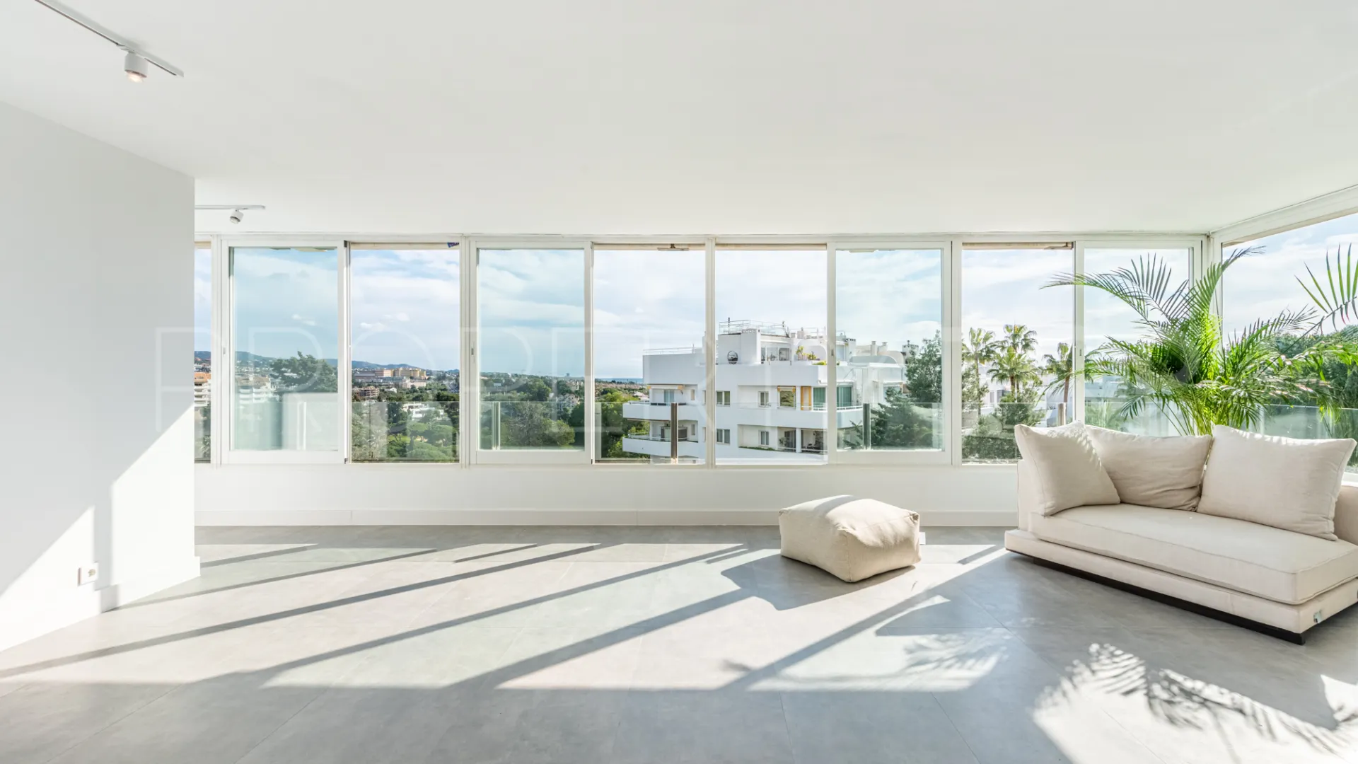 For sale Rio Real 2 bedrooms apartment