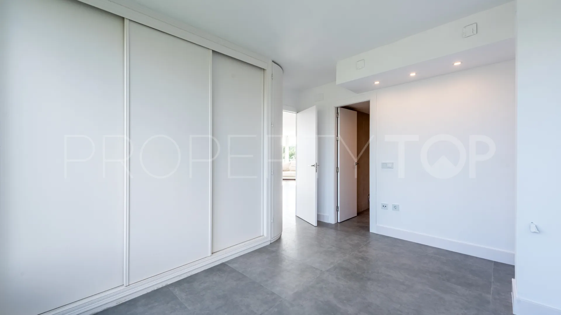 For sale Rio Real 2 bedrooms apartment
