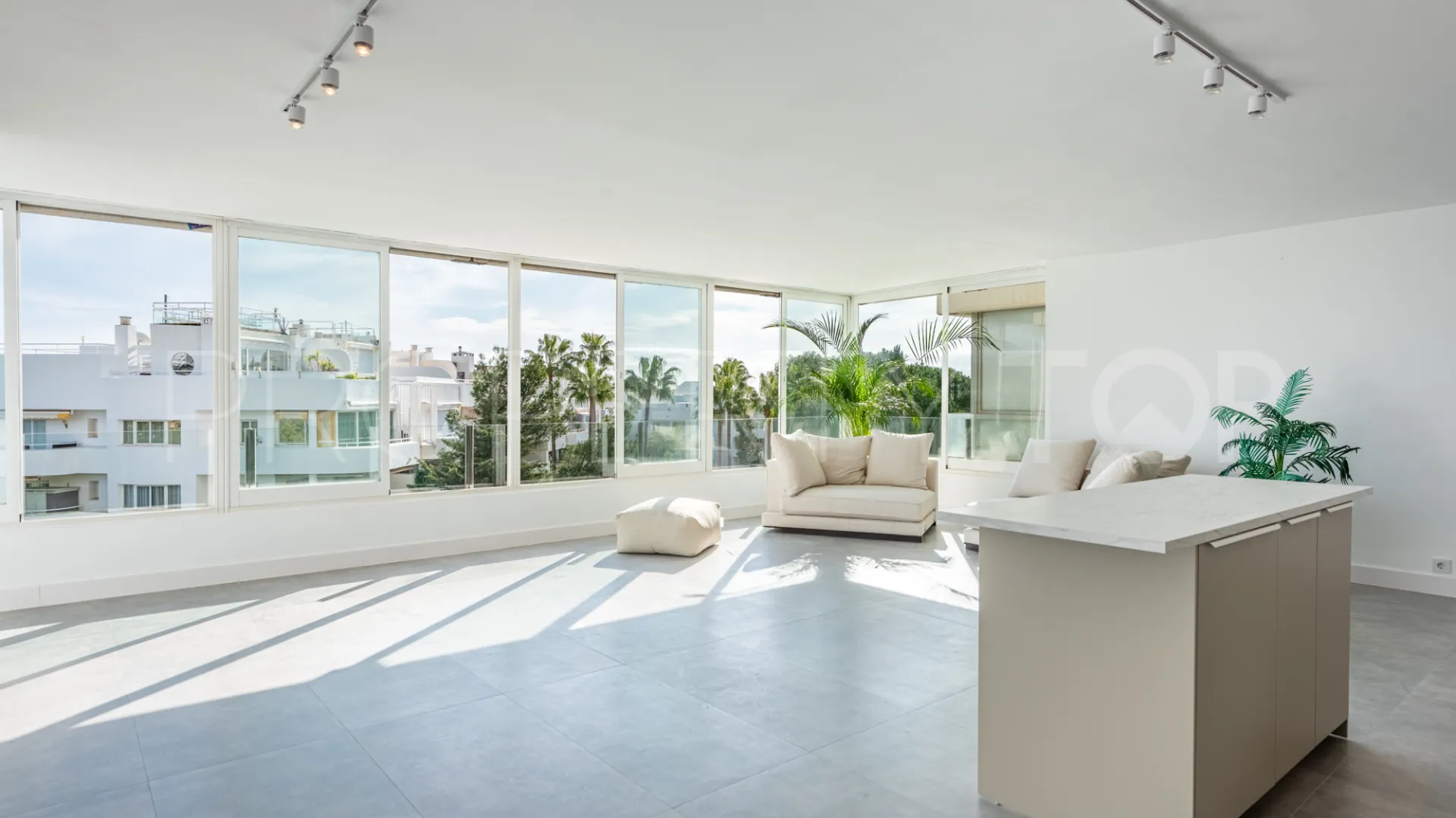 For sale Rio Real 2 bedrooms apartment