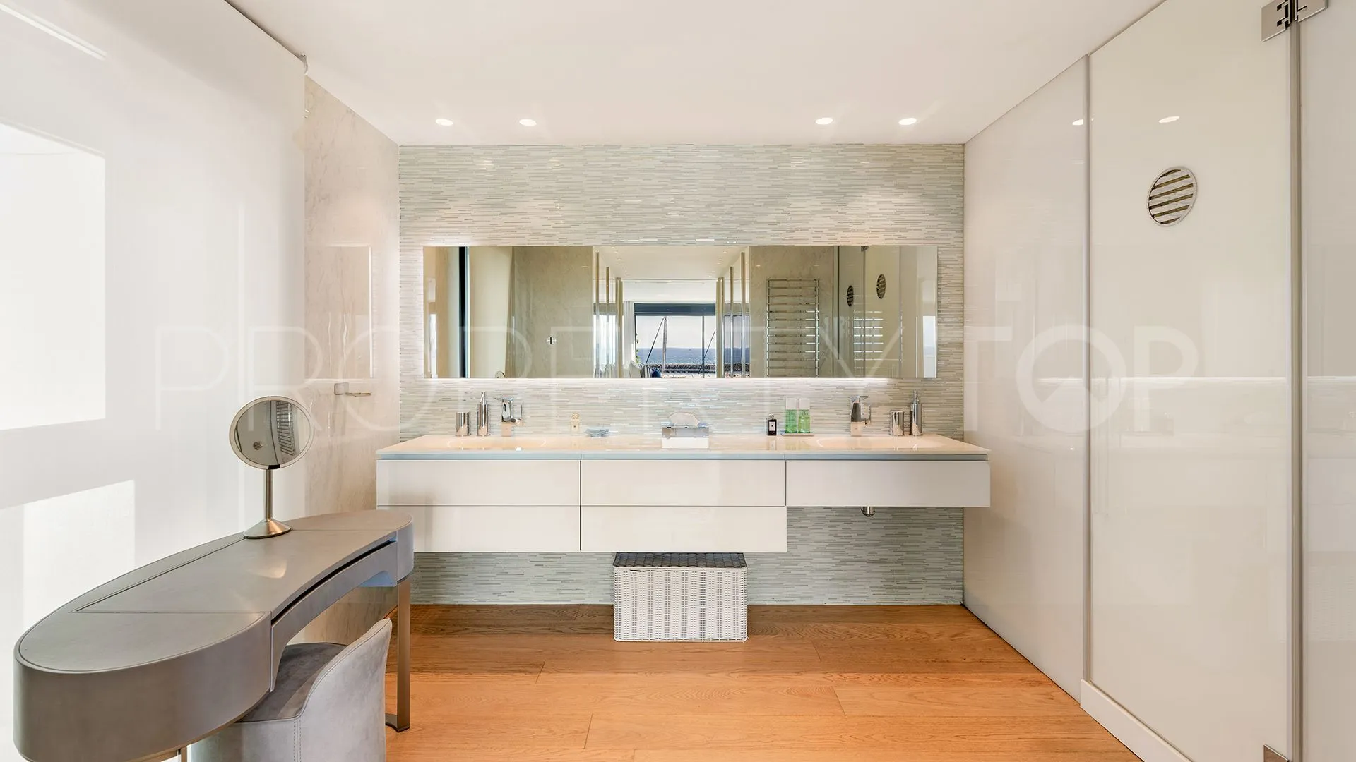 Se vende apartamento con 3 dormitorios en Marbella - Puerto Banus