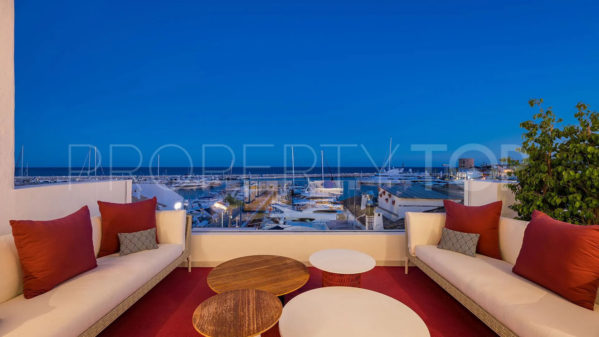 Se vende apartamento con 3 dormitorios en Marbella - Puerto Banus