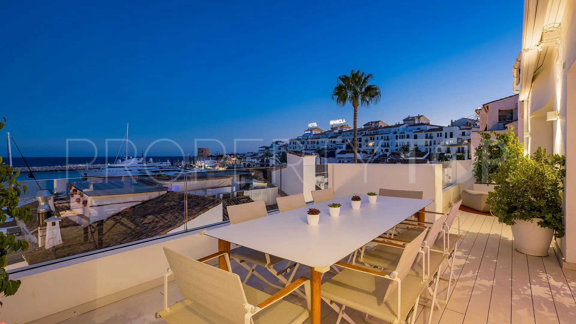 Se vende apartamento con 3 dormitorios en Marbella - Puerto Banus