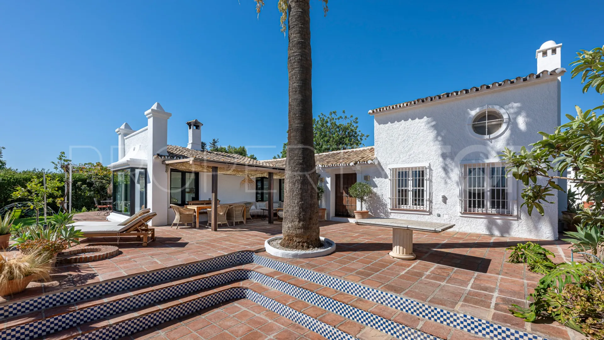 For sale villa in Guadalmina Alta with 4 bedrooms