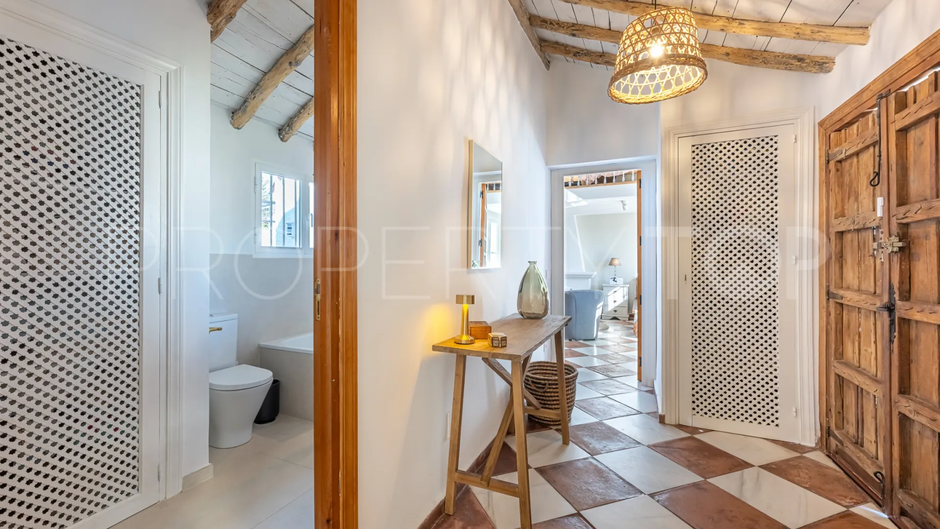 For sale villa in Guadalmina Alta with 4 bedrooms