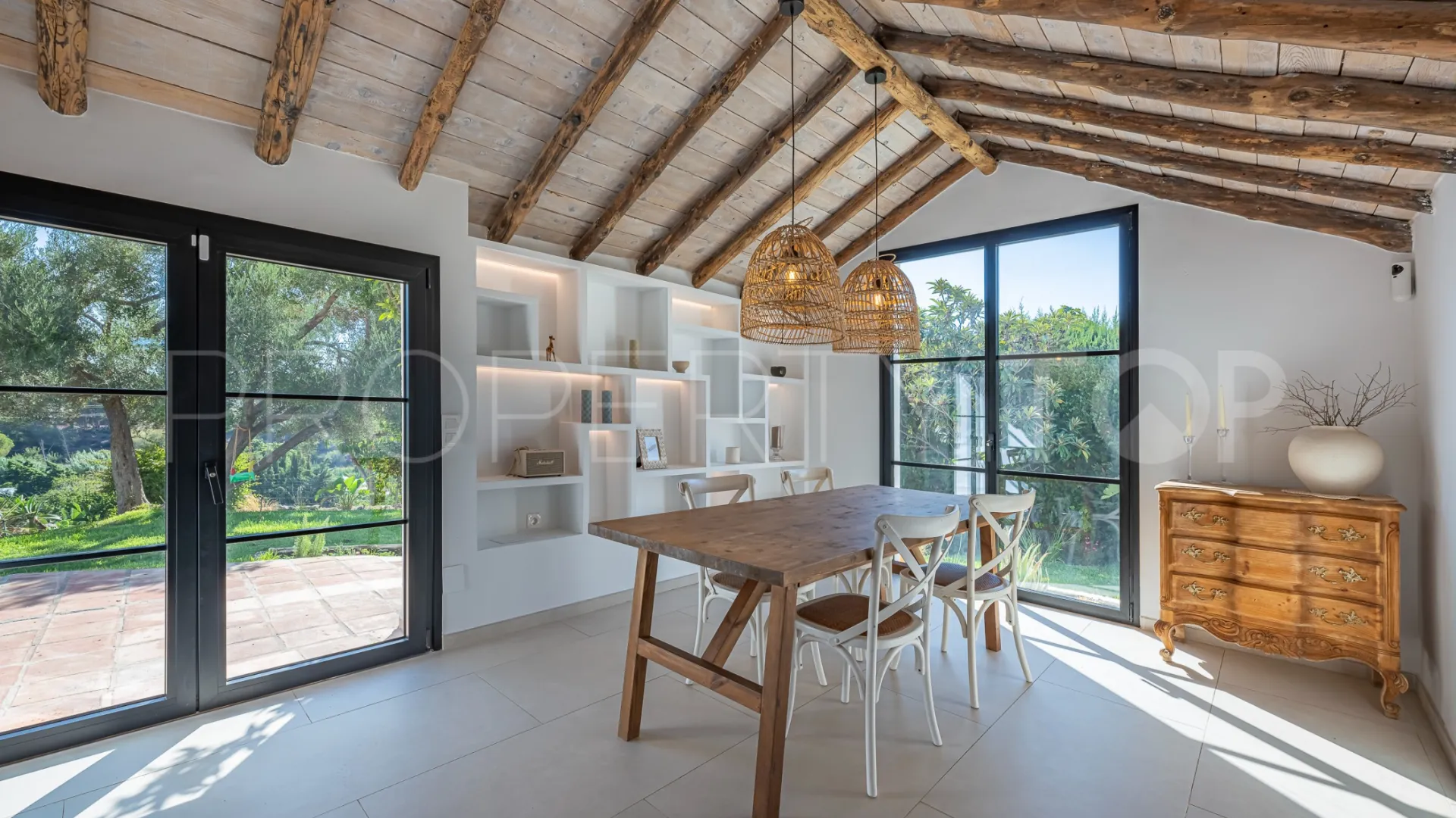 For sale villa in Guadalmina Alta with 4 bedrooms