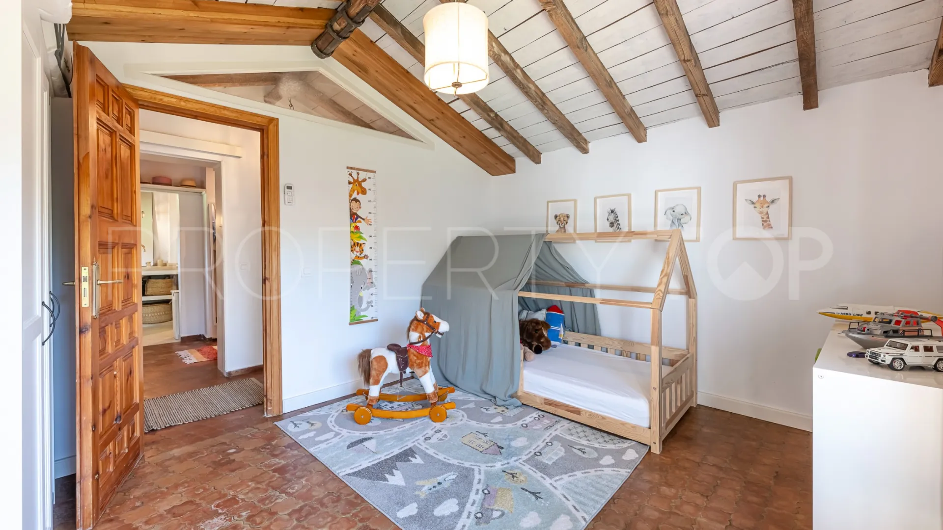 For sale villa in Guadalmina Alta with 4 bedrooms
