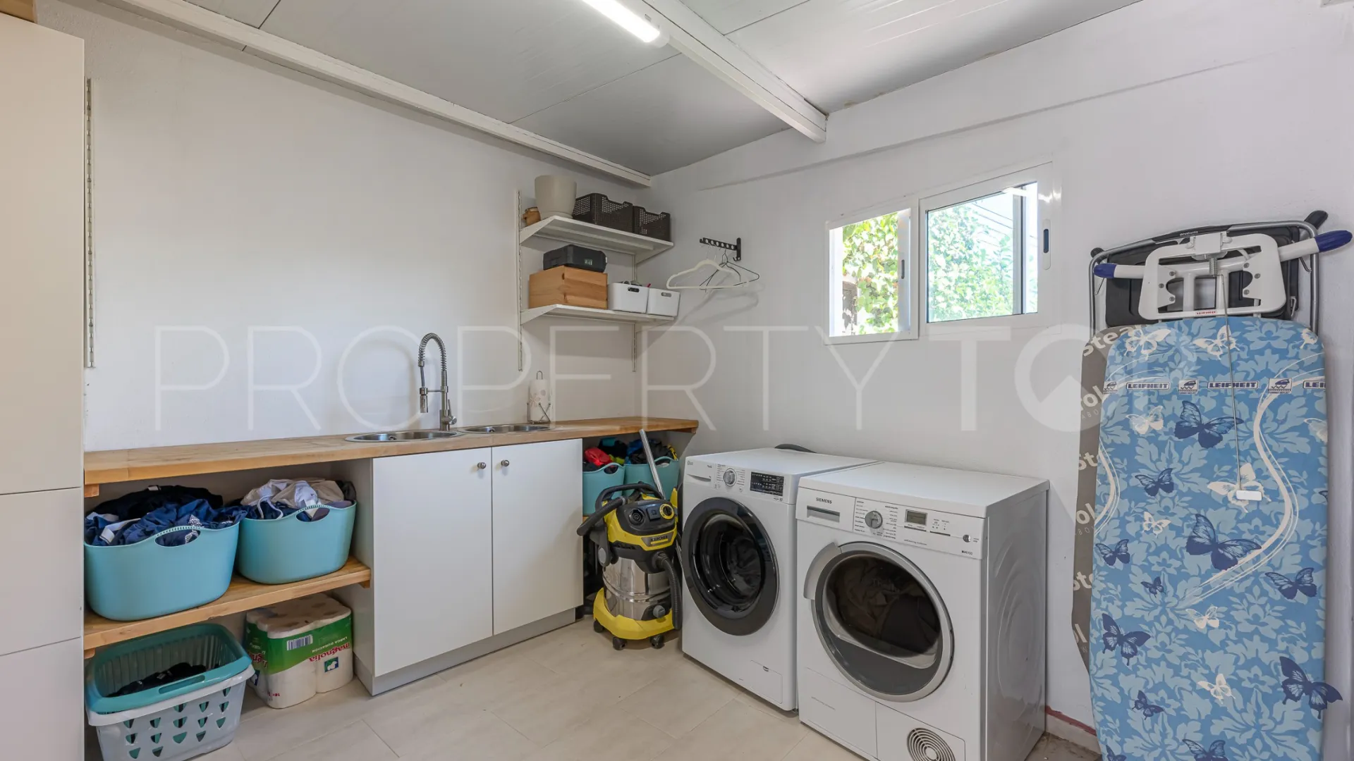 For sale villa in Guadalmina Alta with 4 bedrooms