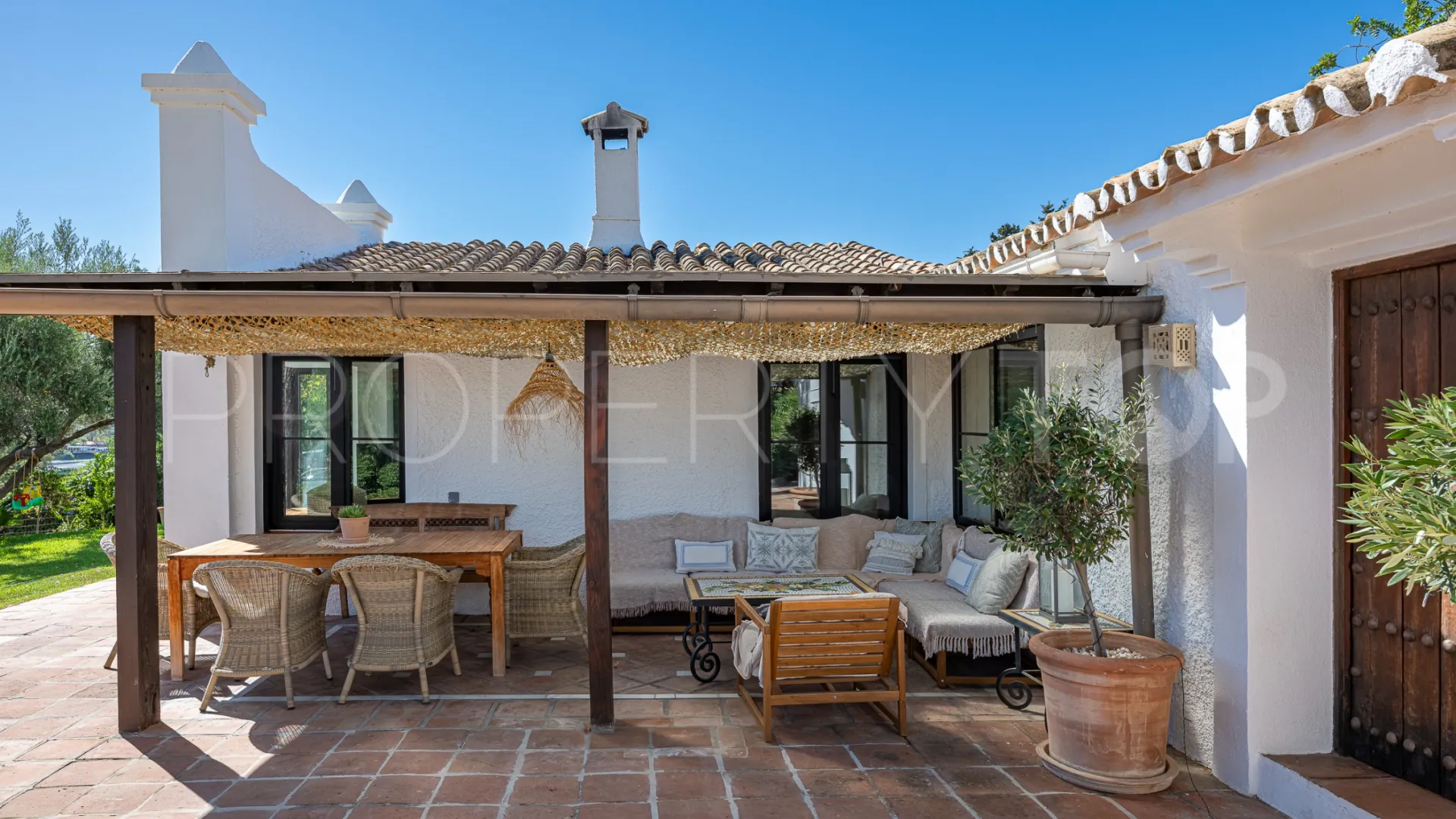 For sale villa in Guadalmina Alta with 4 bedrooms