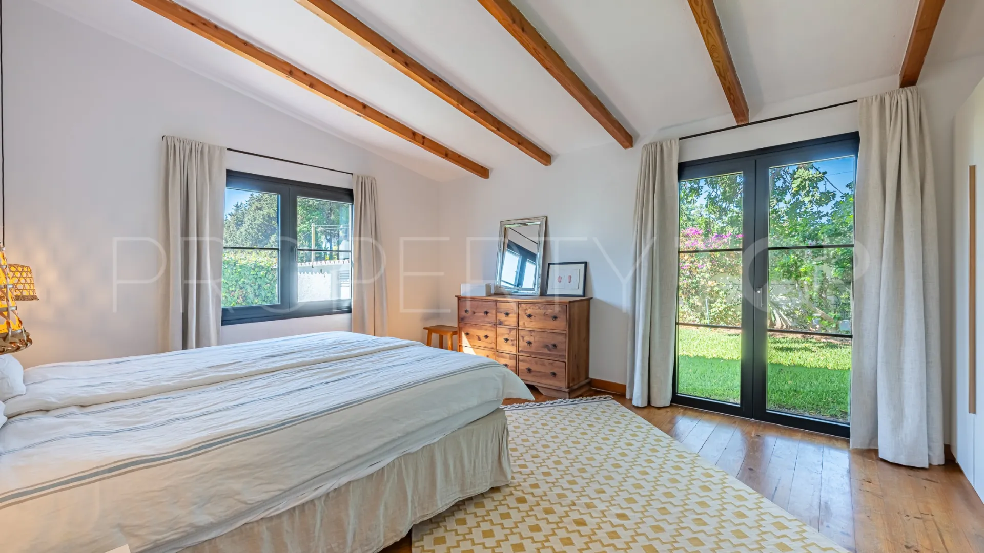 For sale villa in Guadalmina Alta with 4 bedrooms