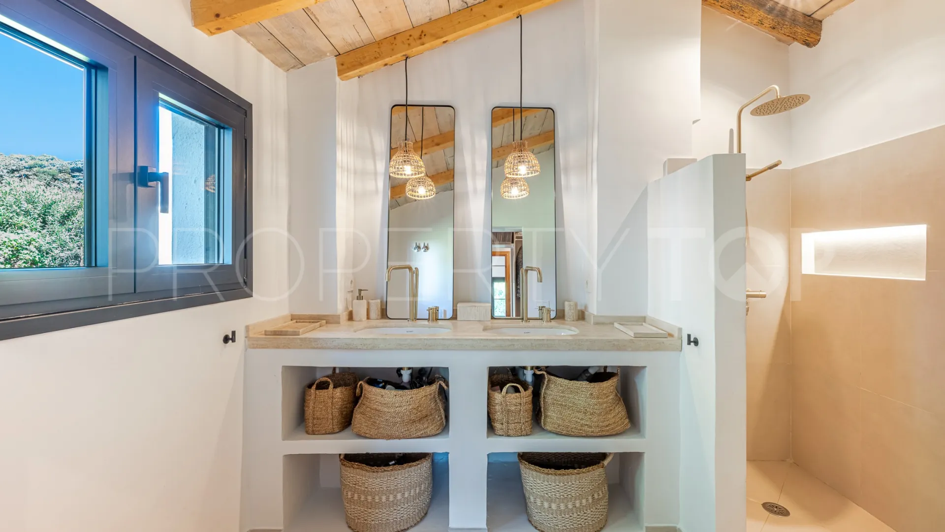 For sale villa in Guadalmina Alta with 4 bedrooms