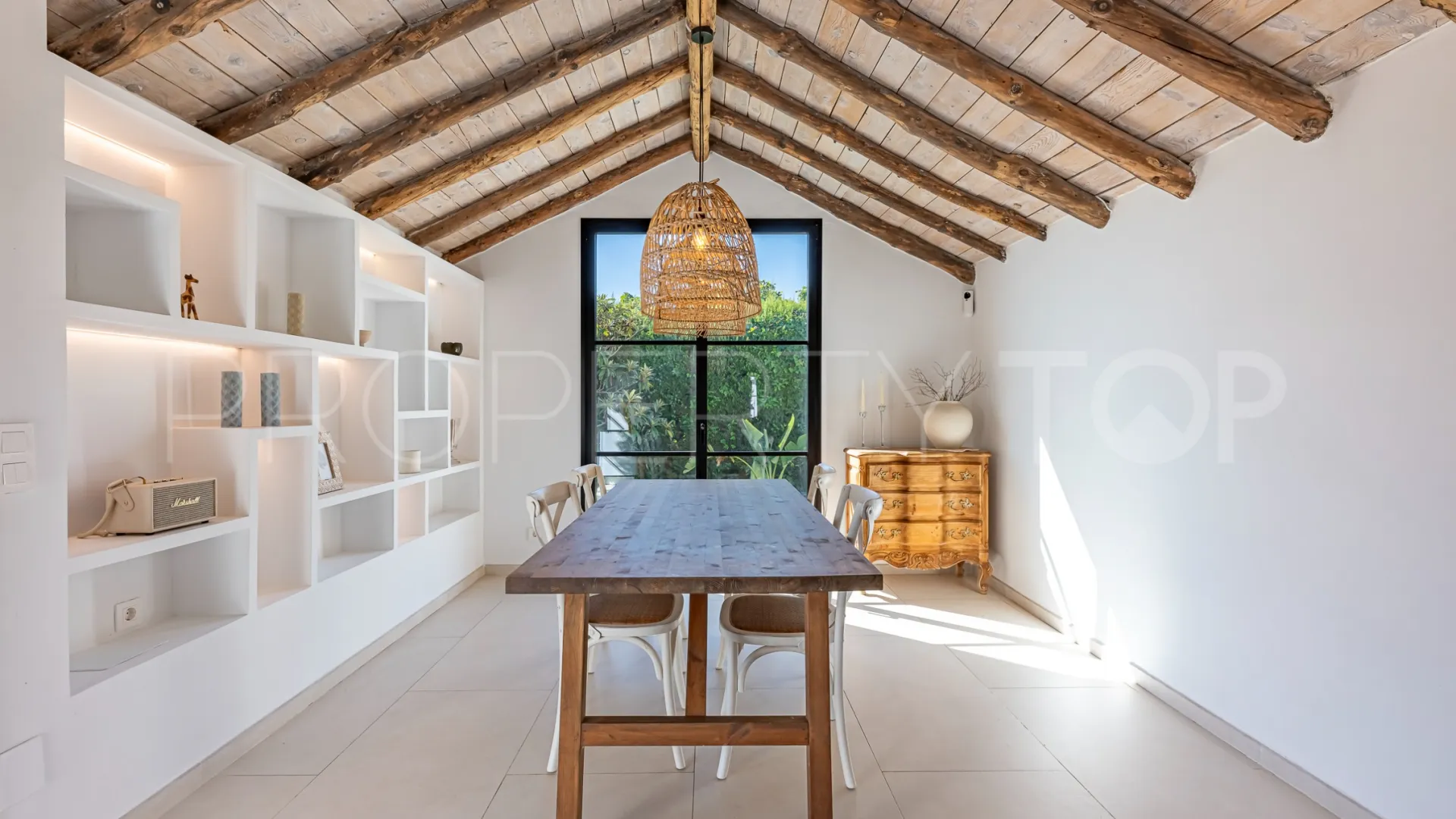 For sale villa in Guadalmina Alta with 4 bedrooms