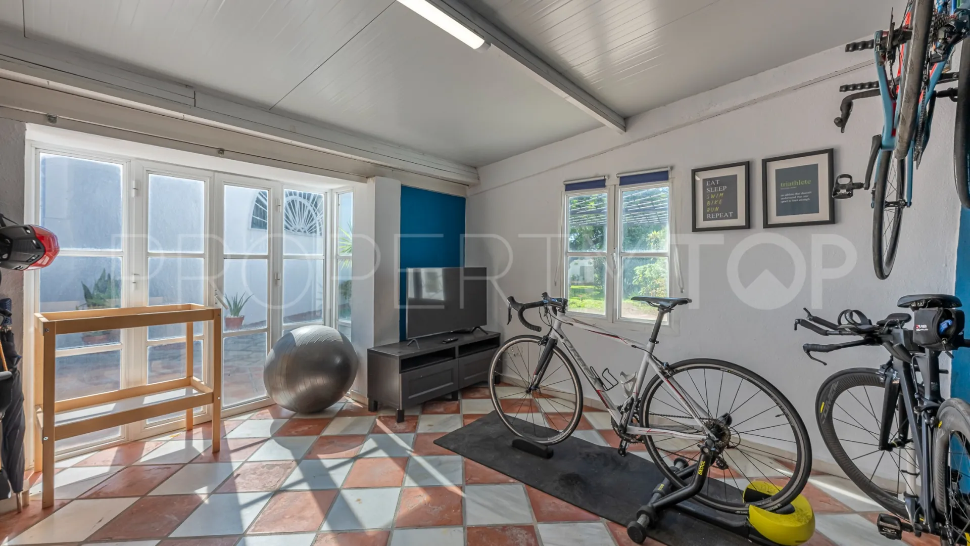 For sale villa in Guadalmina Alta with 4 bedrooms