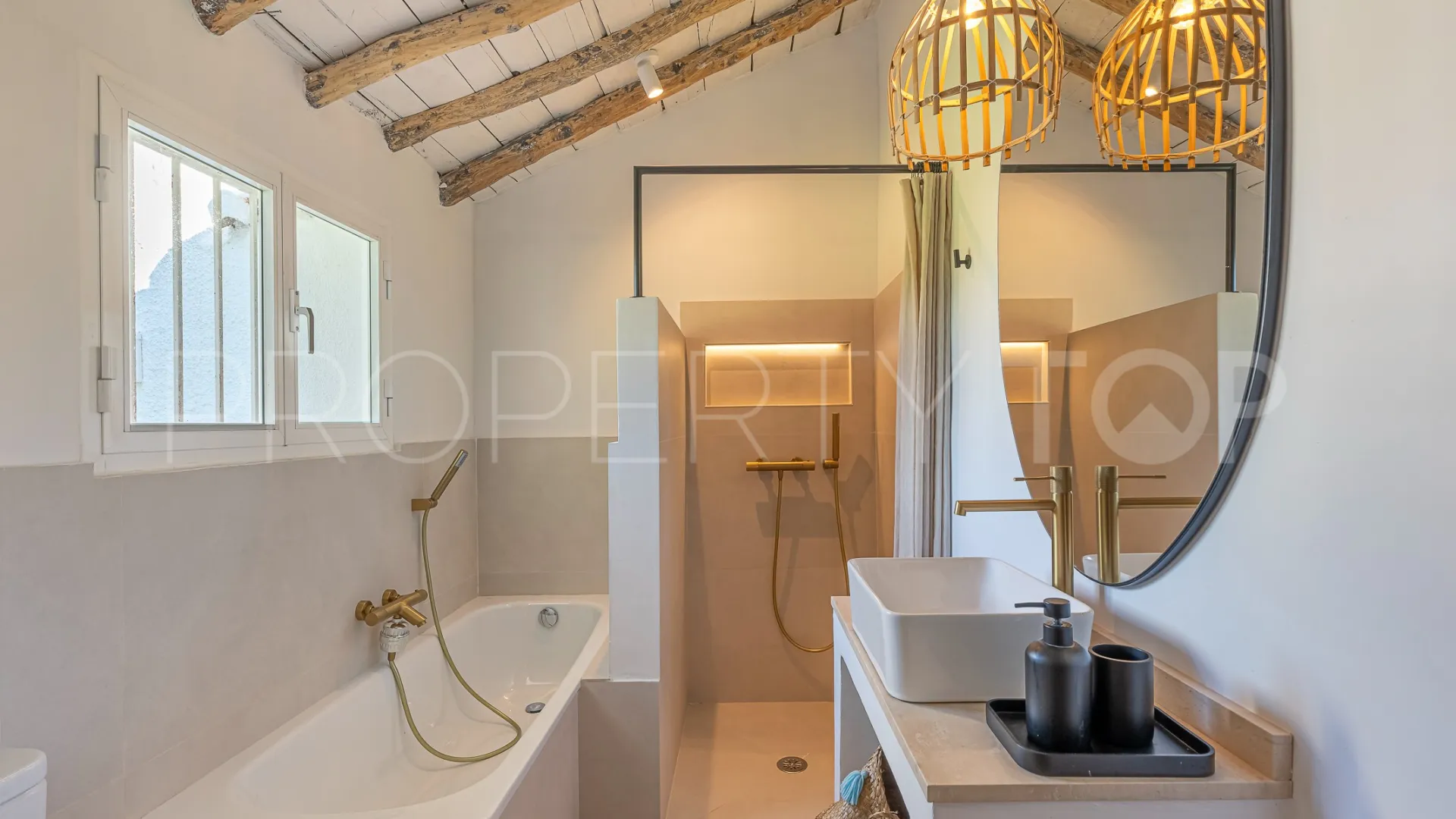 For sale villa in Guadalmina Alta with 4 bedrooms