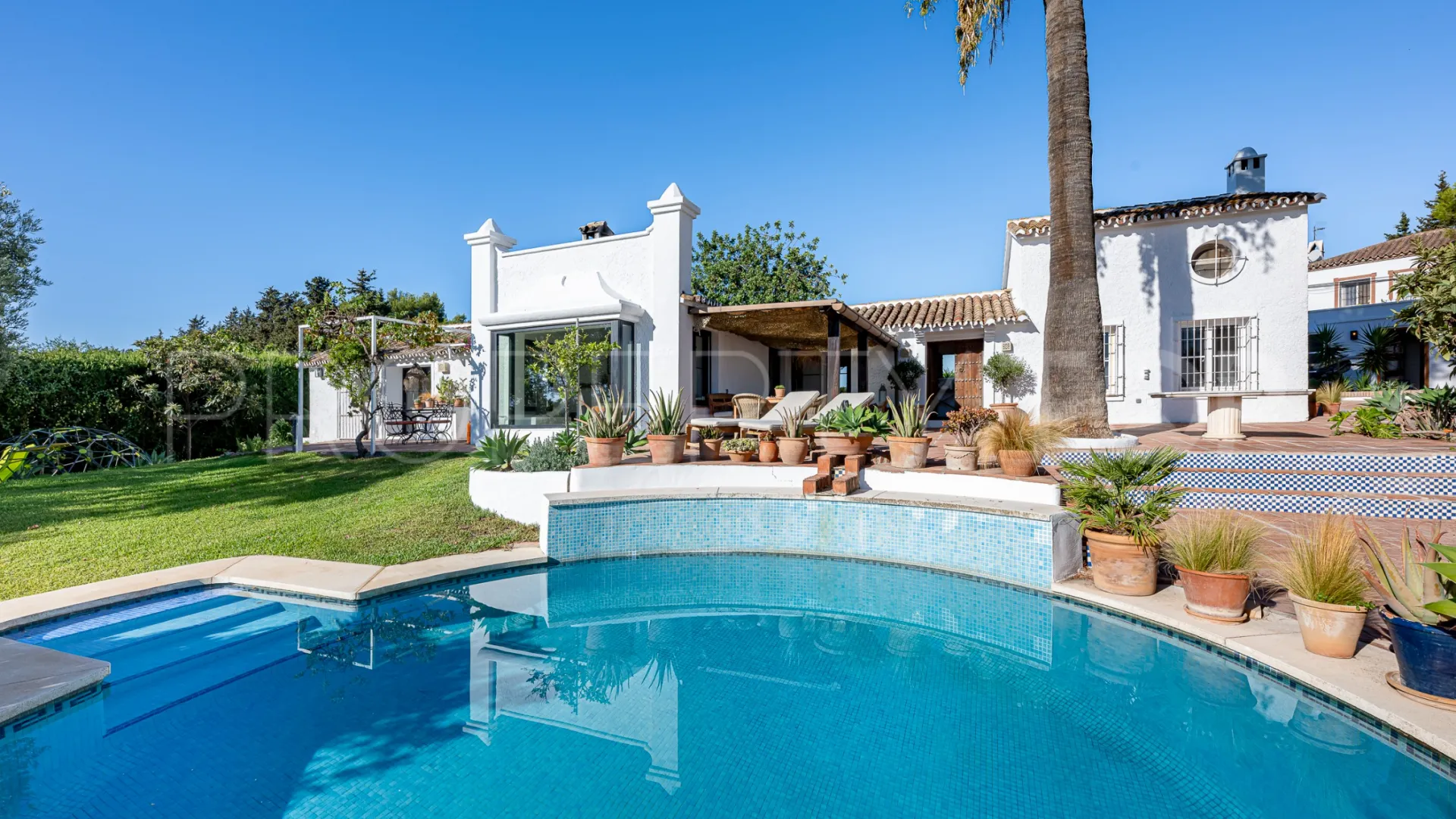 For sale villa in Guadalmina Alta with 4 bedrooms
