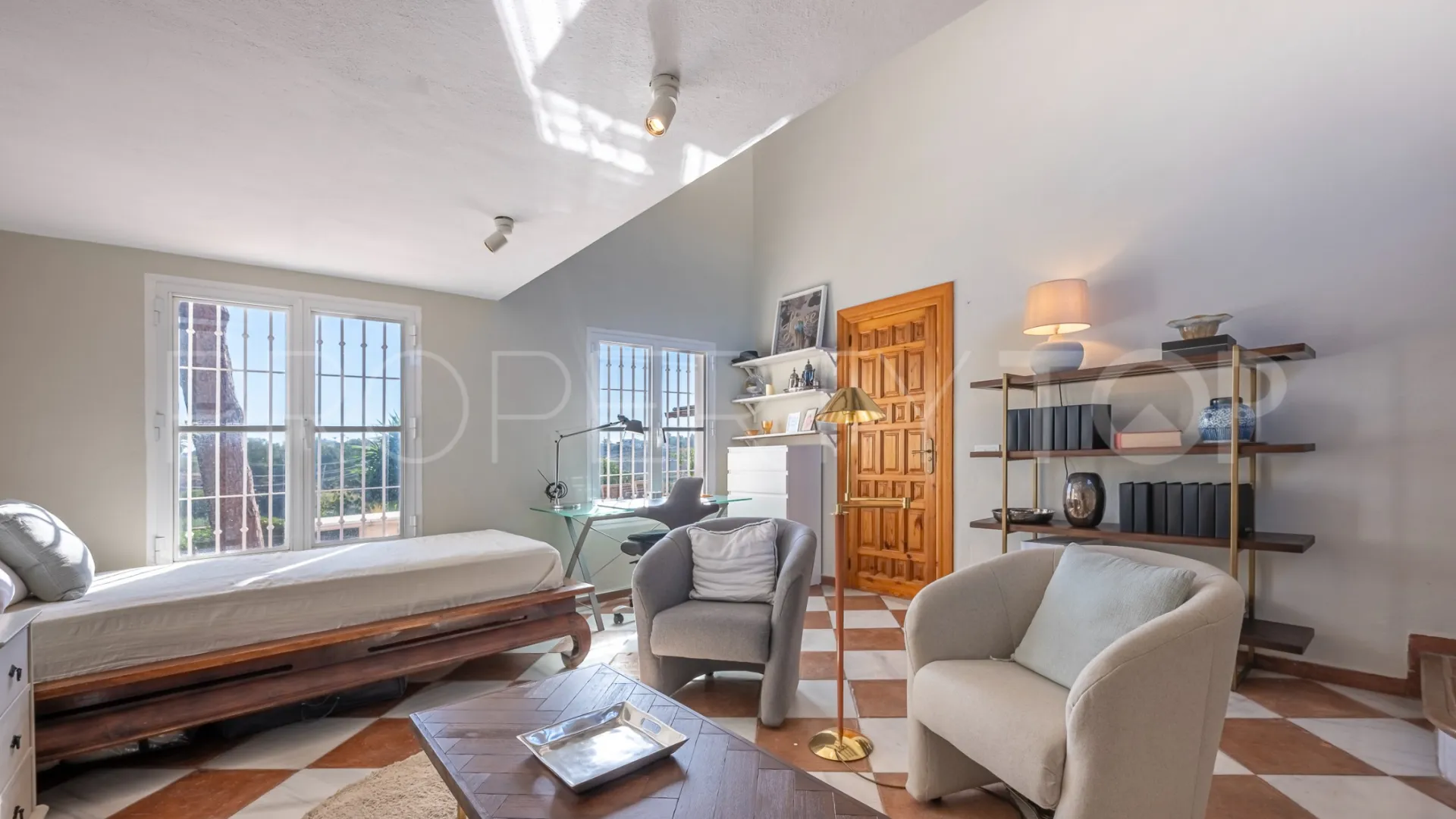 For sale villa in Guadalmina Alta with 4 bedrooms