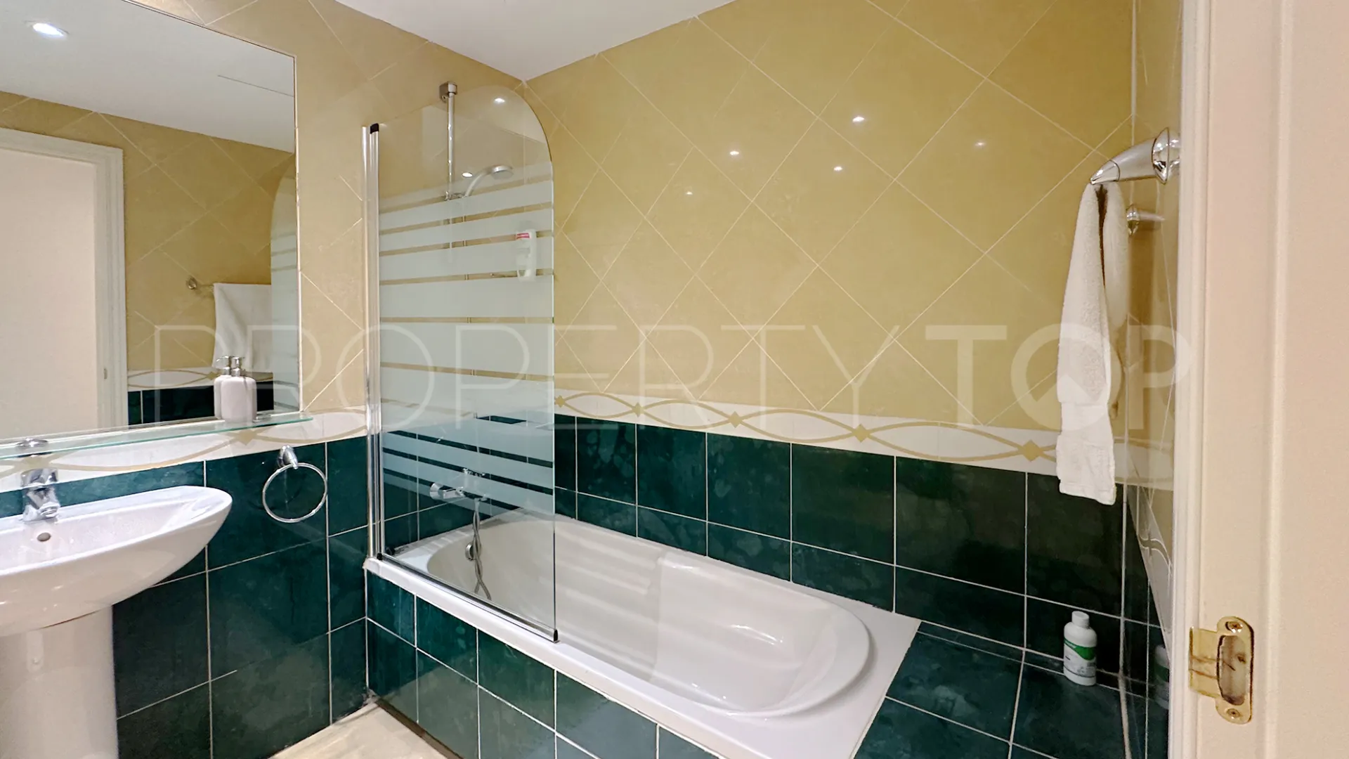Ground floor apartment for sale in El Embrujo Playa with 2 bedrooms