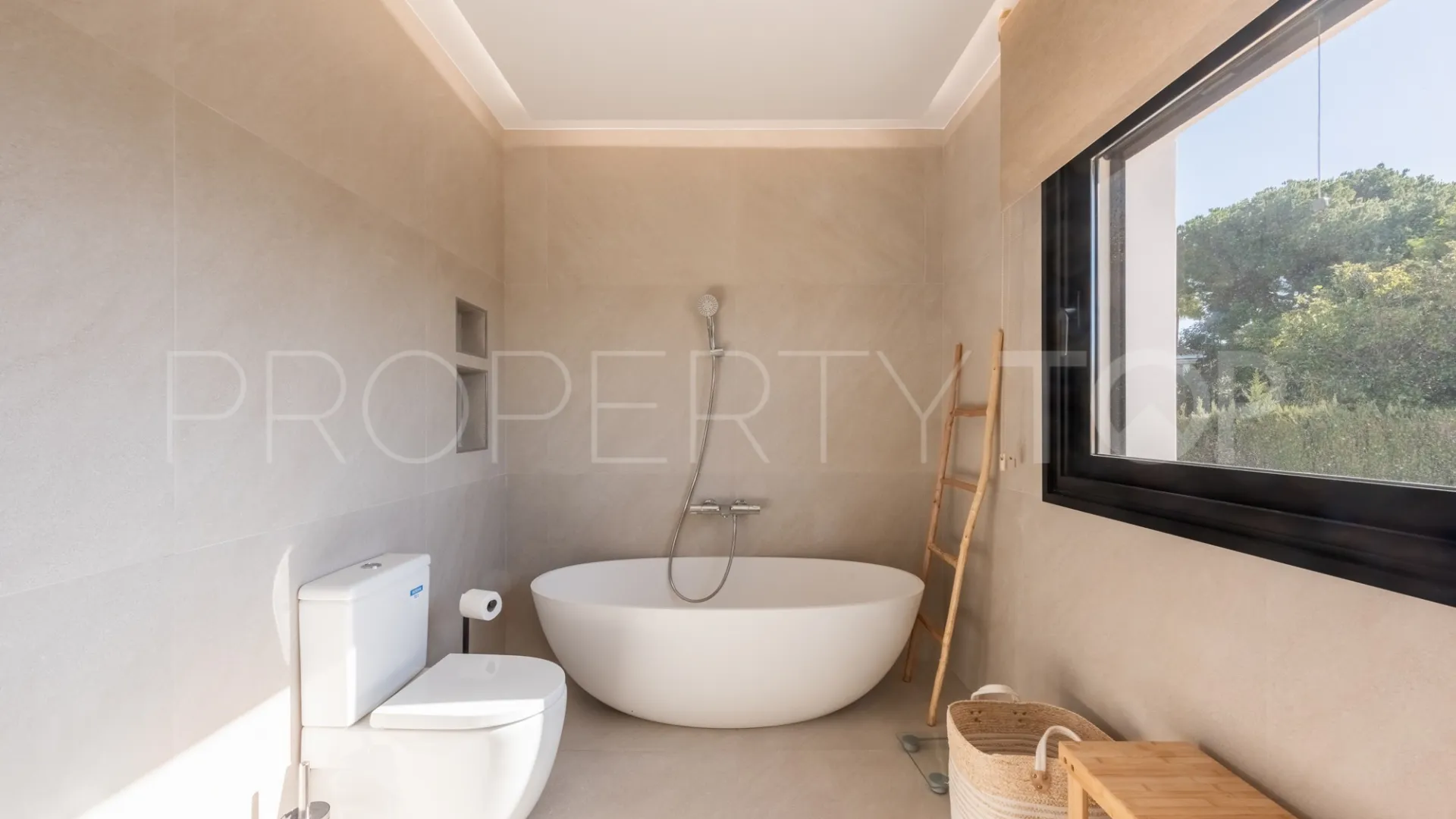 Villa for sale in Guadalmina Alta