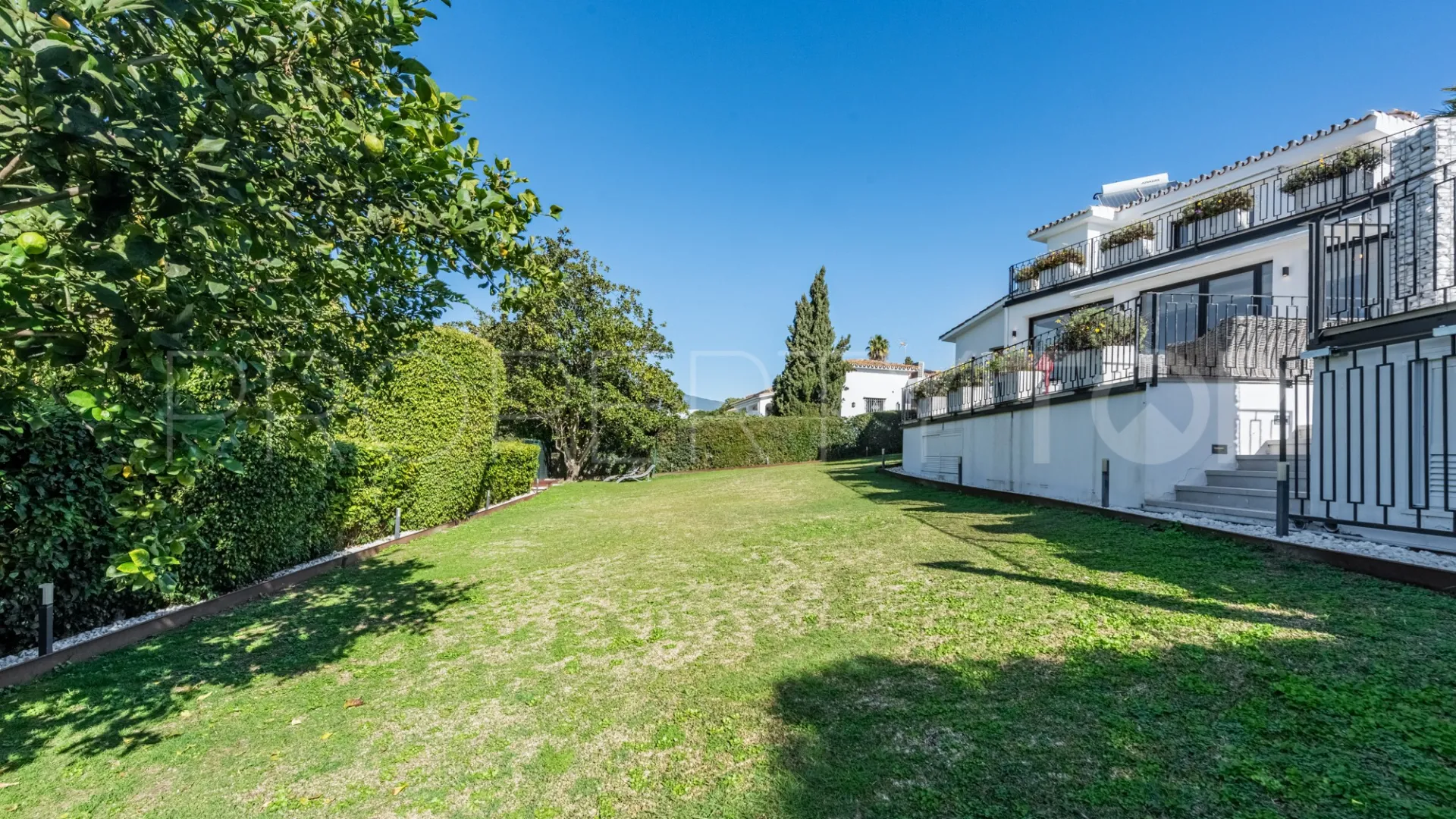 Villa for sale in Guadalmina Alta