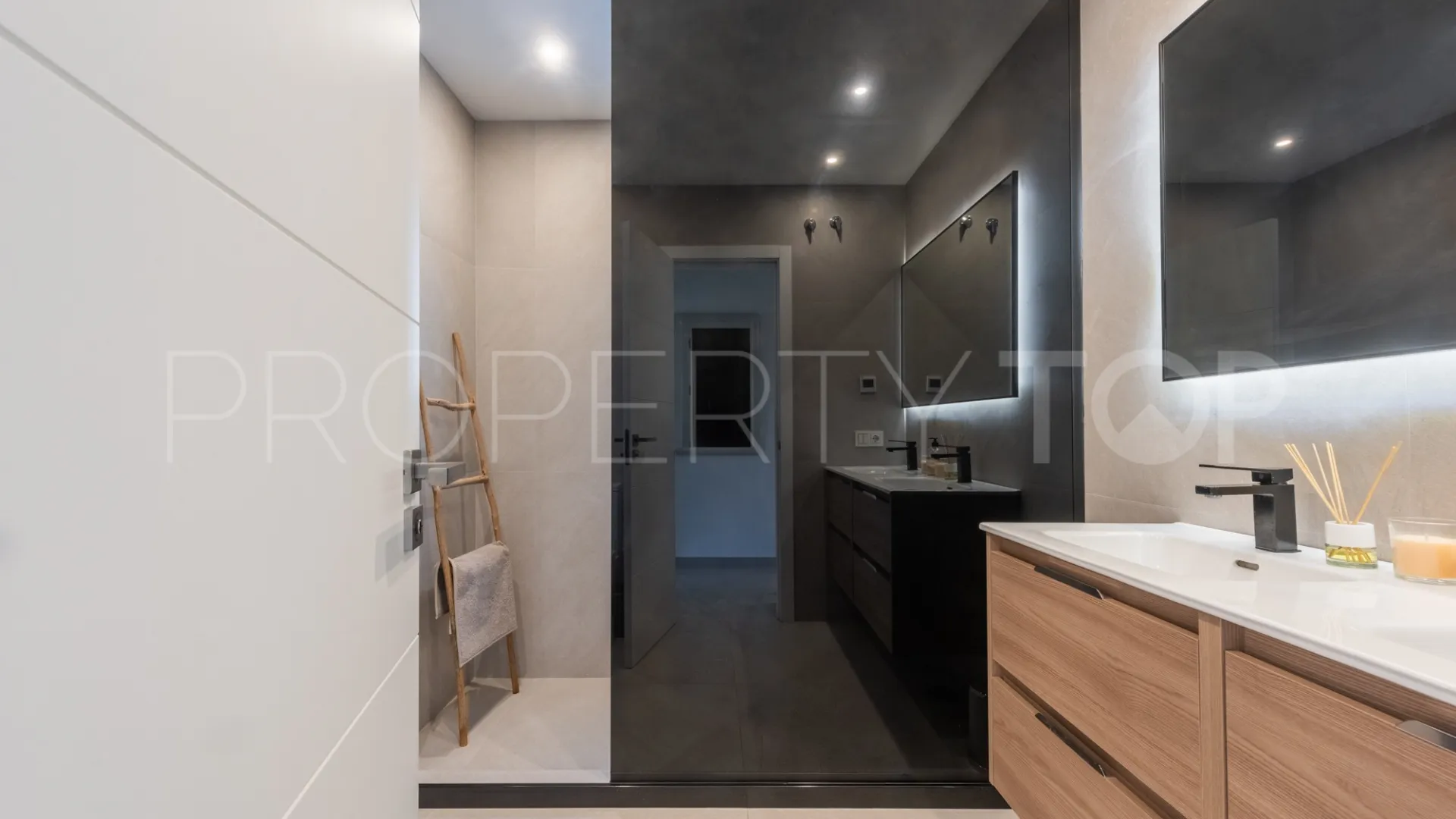 Villa for sale in Guadalmina Alta