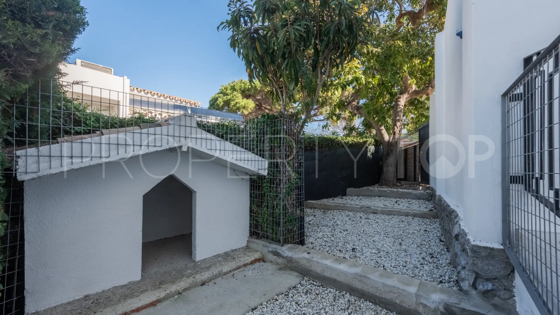 Villa for sale in Guadalmina Alta